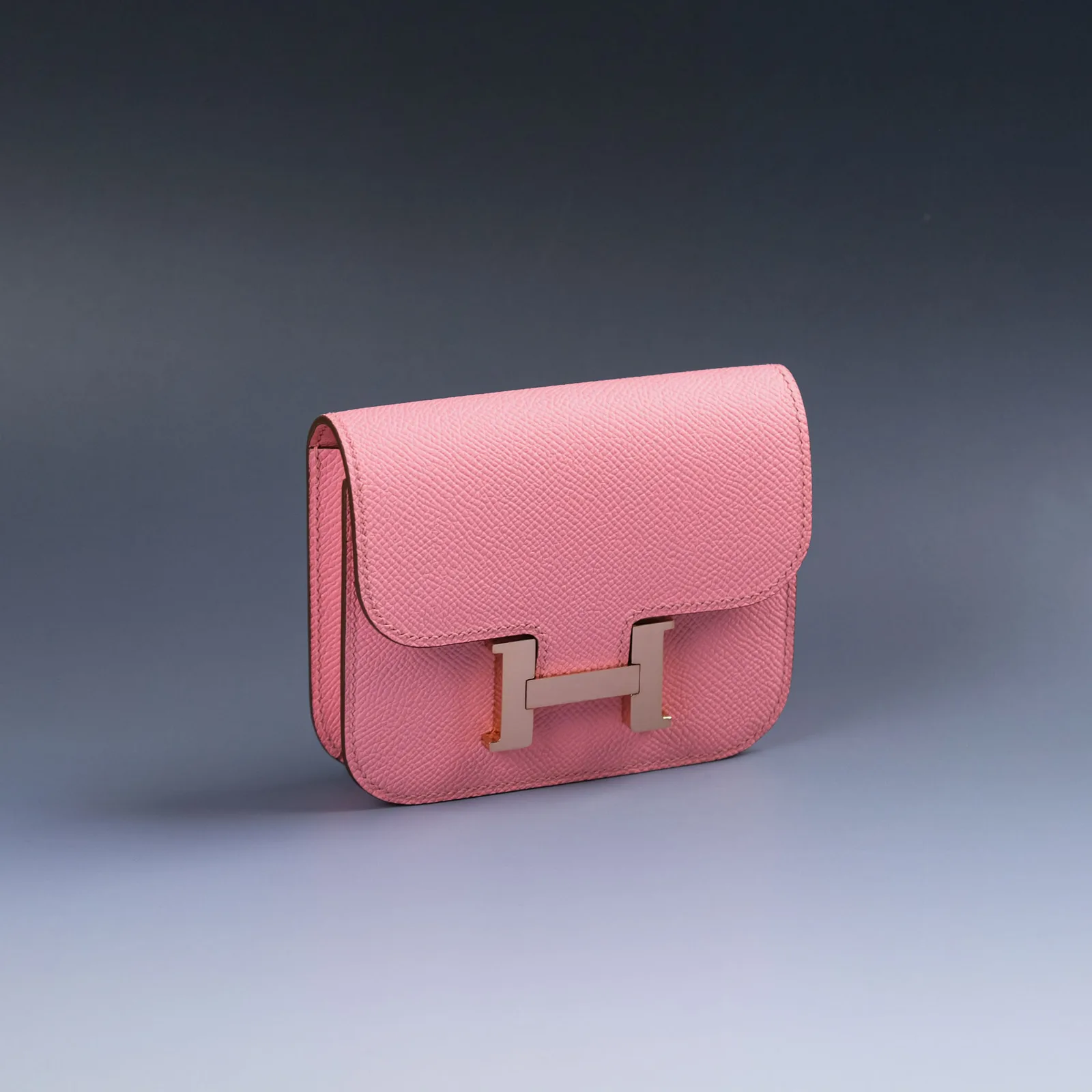 Ảnh Studio Ví Constance Mini da bê Epsom màu đen nắp gập H - Size Mini - Koi Leather