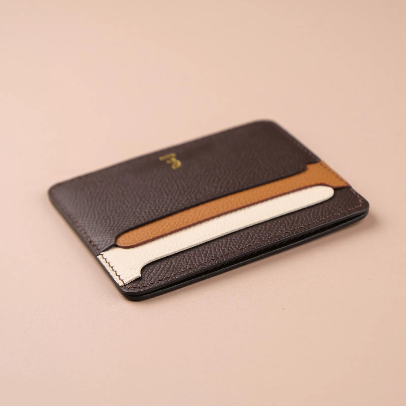 Ảnh Studio Ví thẻ Senot da Epsom nâu đậm phối màu - Koi Leather