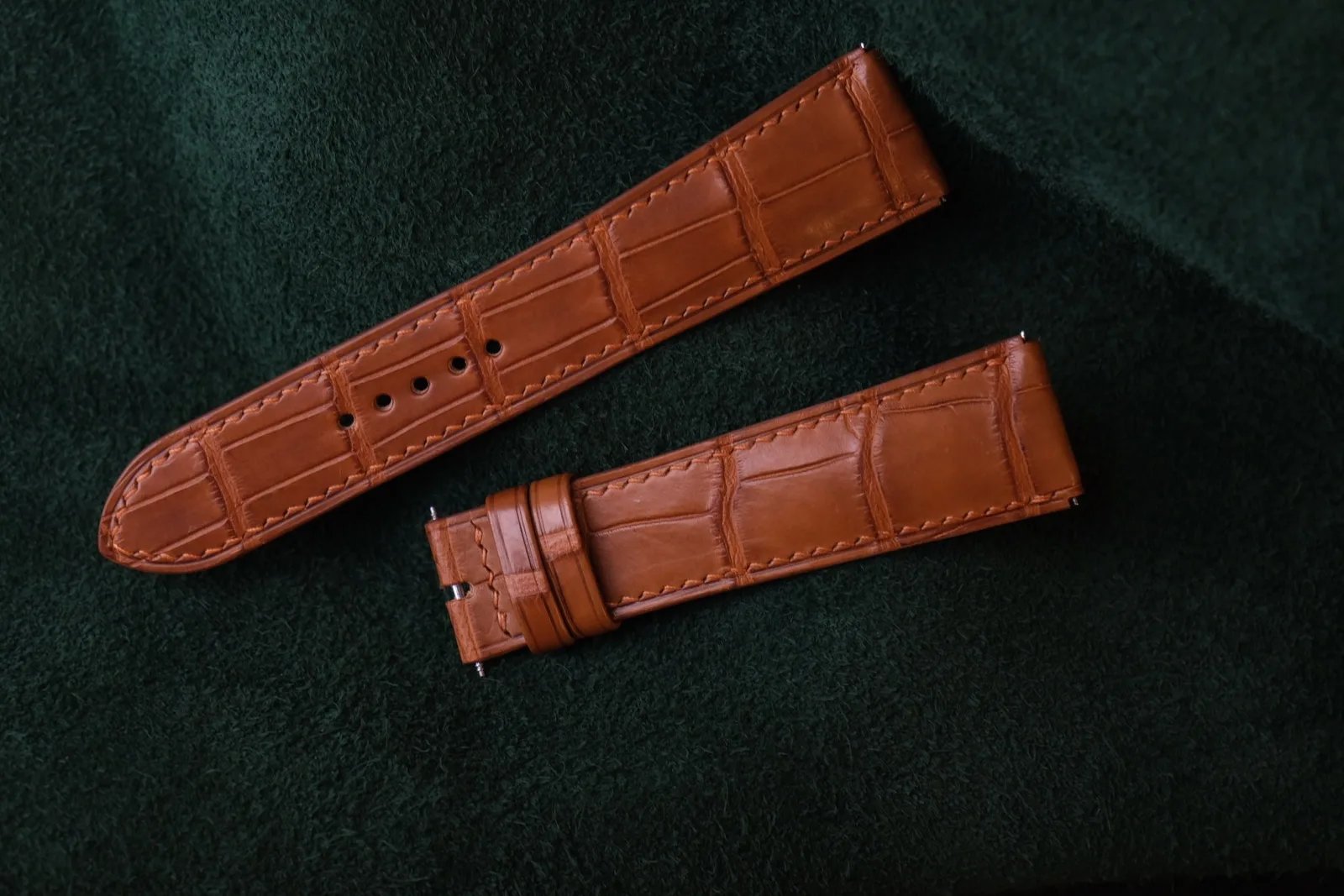 Ảnh Studio Dây đồng hồ da cá sấu vân bụng màu nâu vàng - Koi Leather