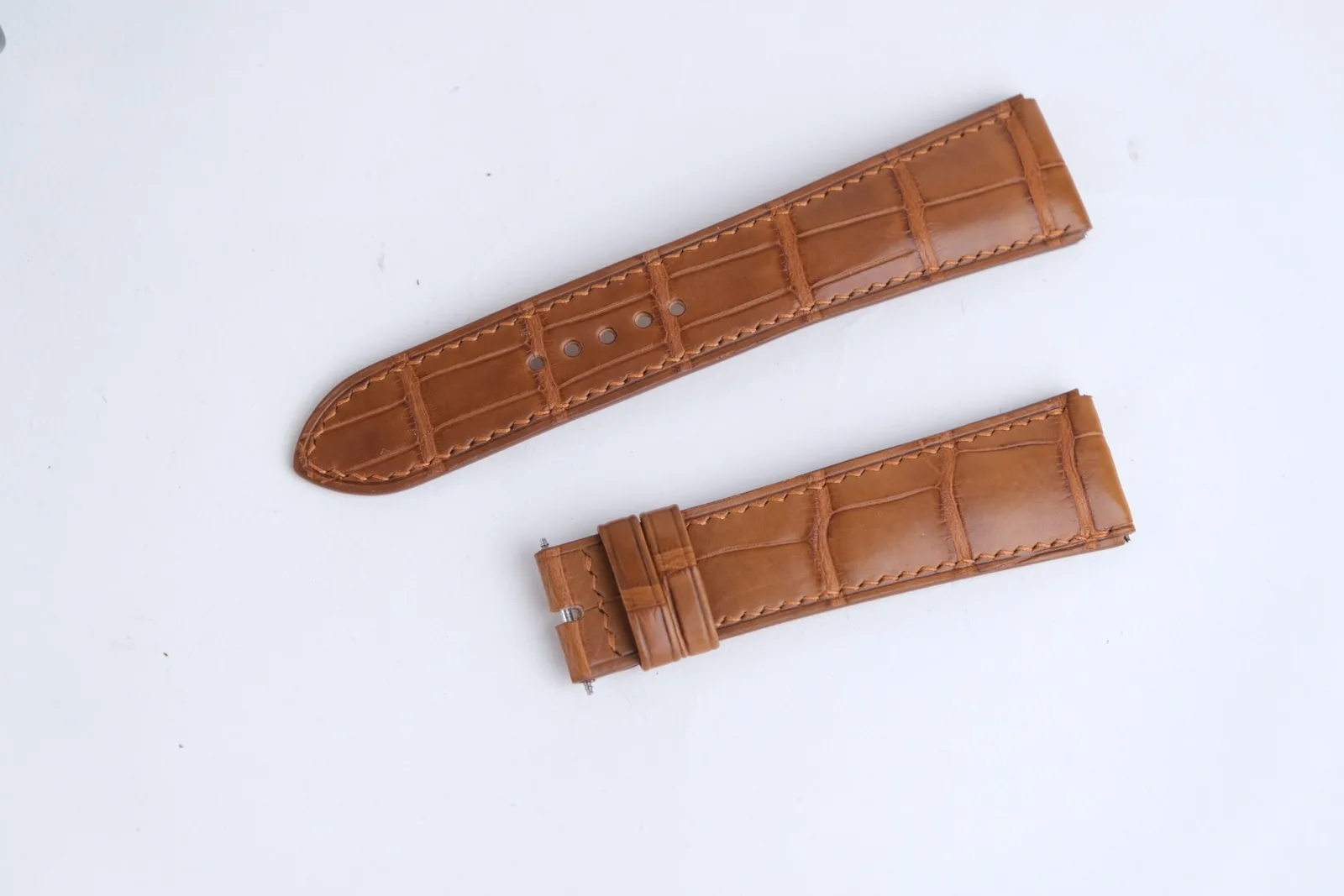 Ảnh Studio Dây đồng hồ da cá sấu vân bụng màu nâu vàng - Koi Leather