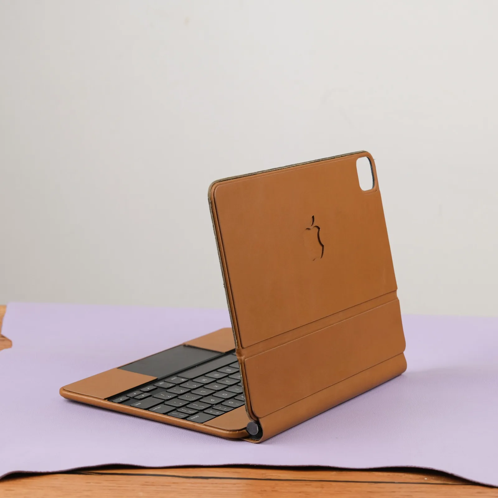 Ảnh Studio Bao da bọc bàn phím iPad Magic Keyboard da bò màu nâu - Koi Leather
