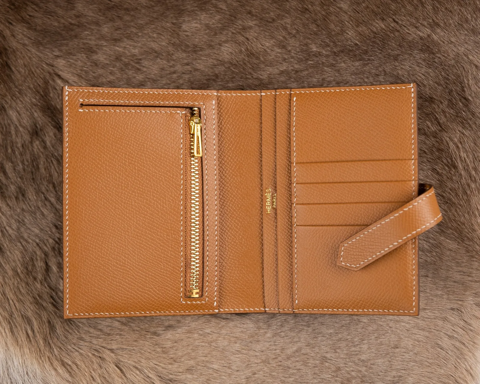 Ảnh Studio Ví gập da Epsom màu Gold quai cài kim loại - Koi Leather