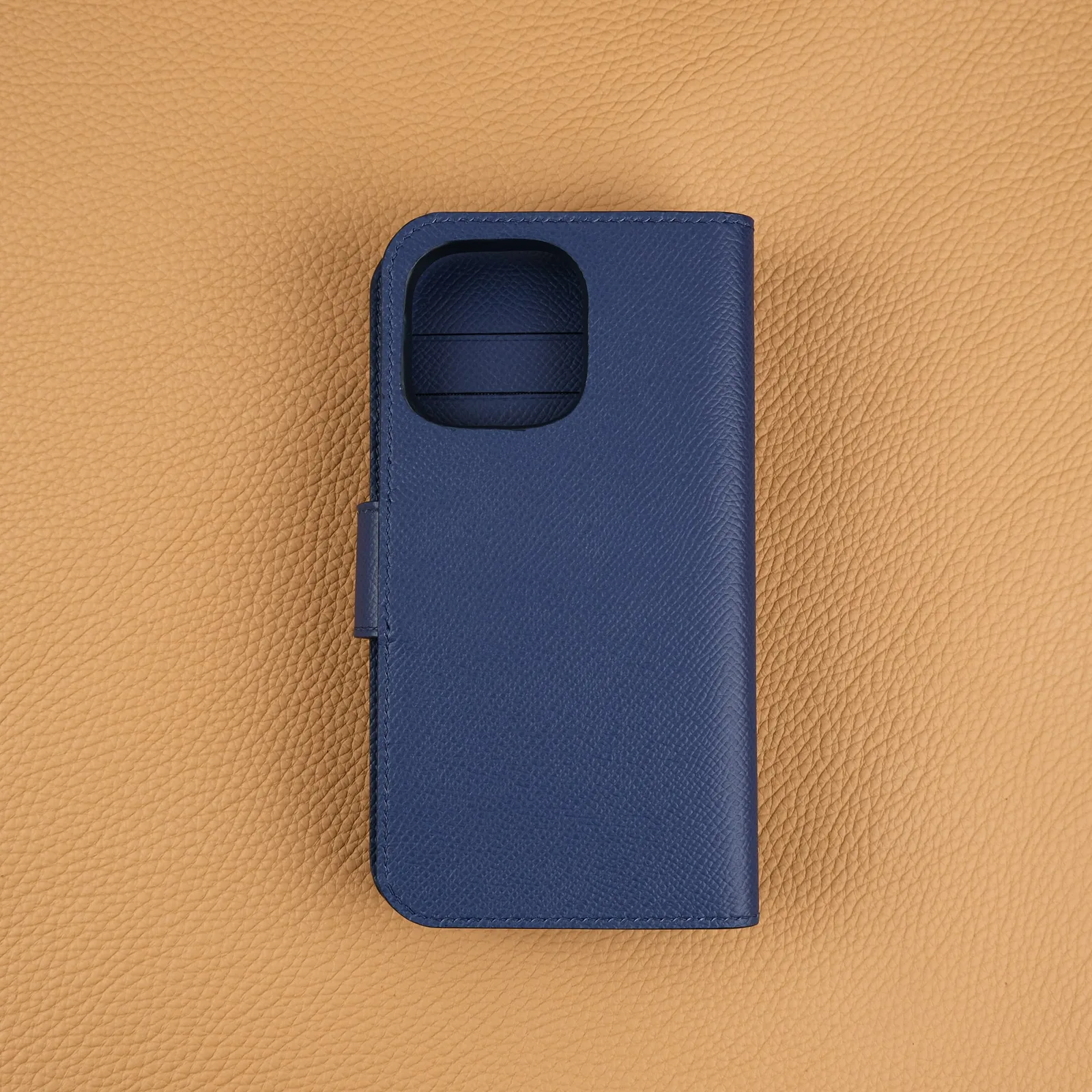 Ảnh Studio Bao da điện thoại dạng ví da Epsom màu xanh dương - Koi Leather