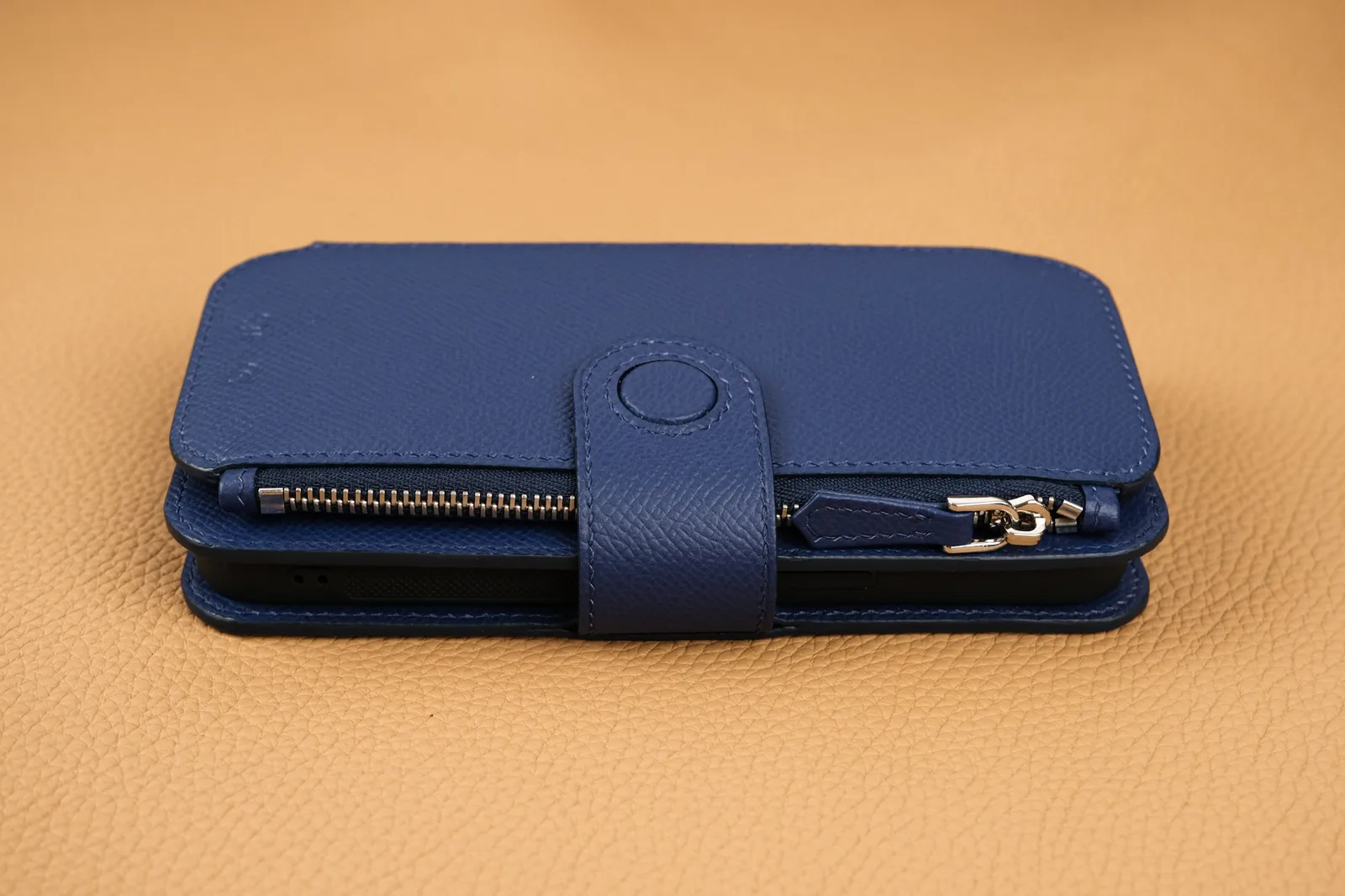 Ảnh Studio Bao da điện thoại dạng ví da Epsom màu xanh dương - Koi Leather