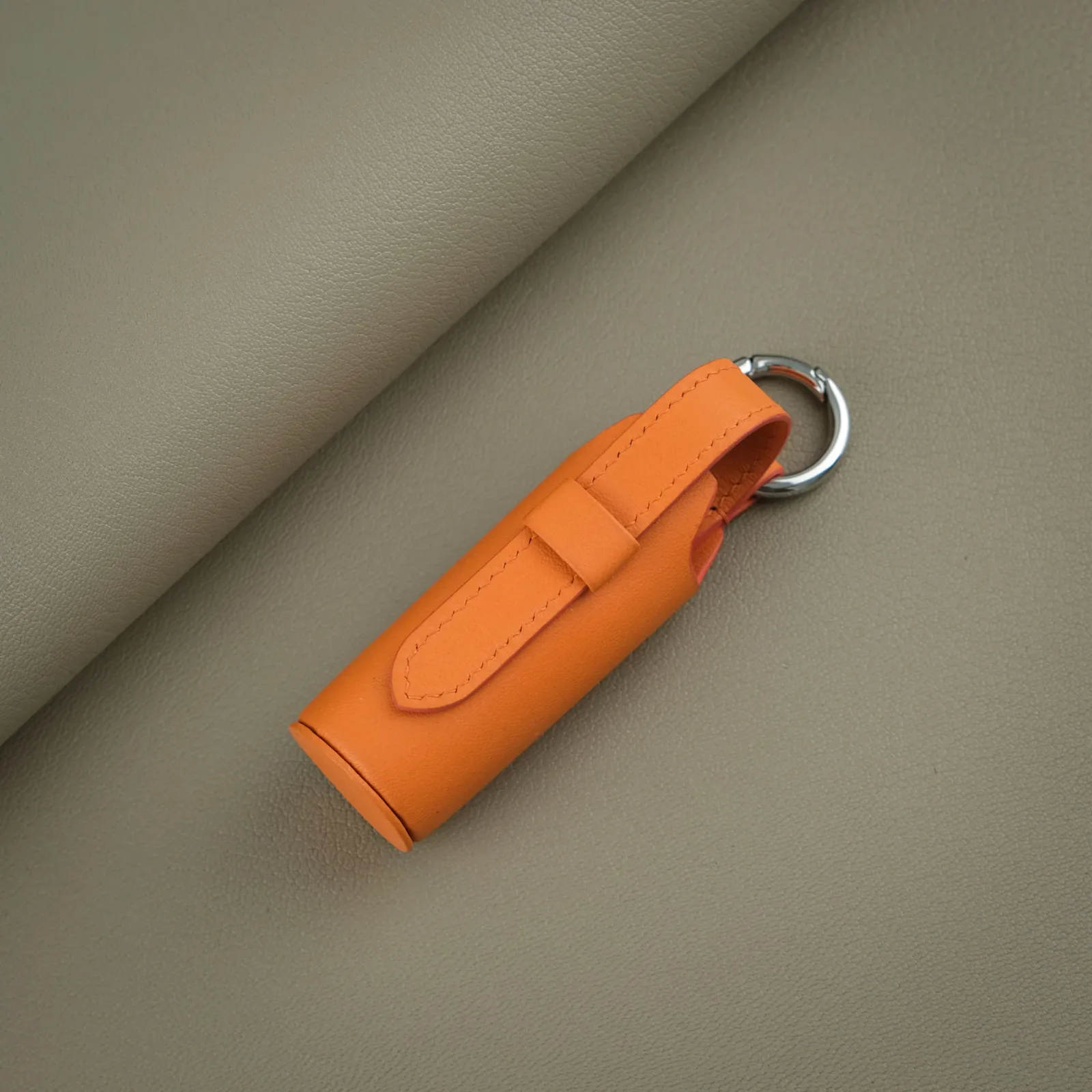 Ảnh Studio charm son - KOI Leather