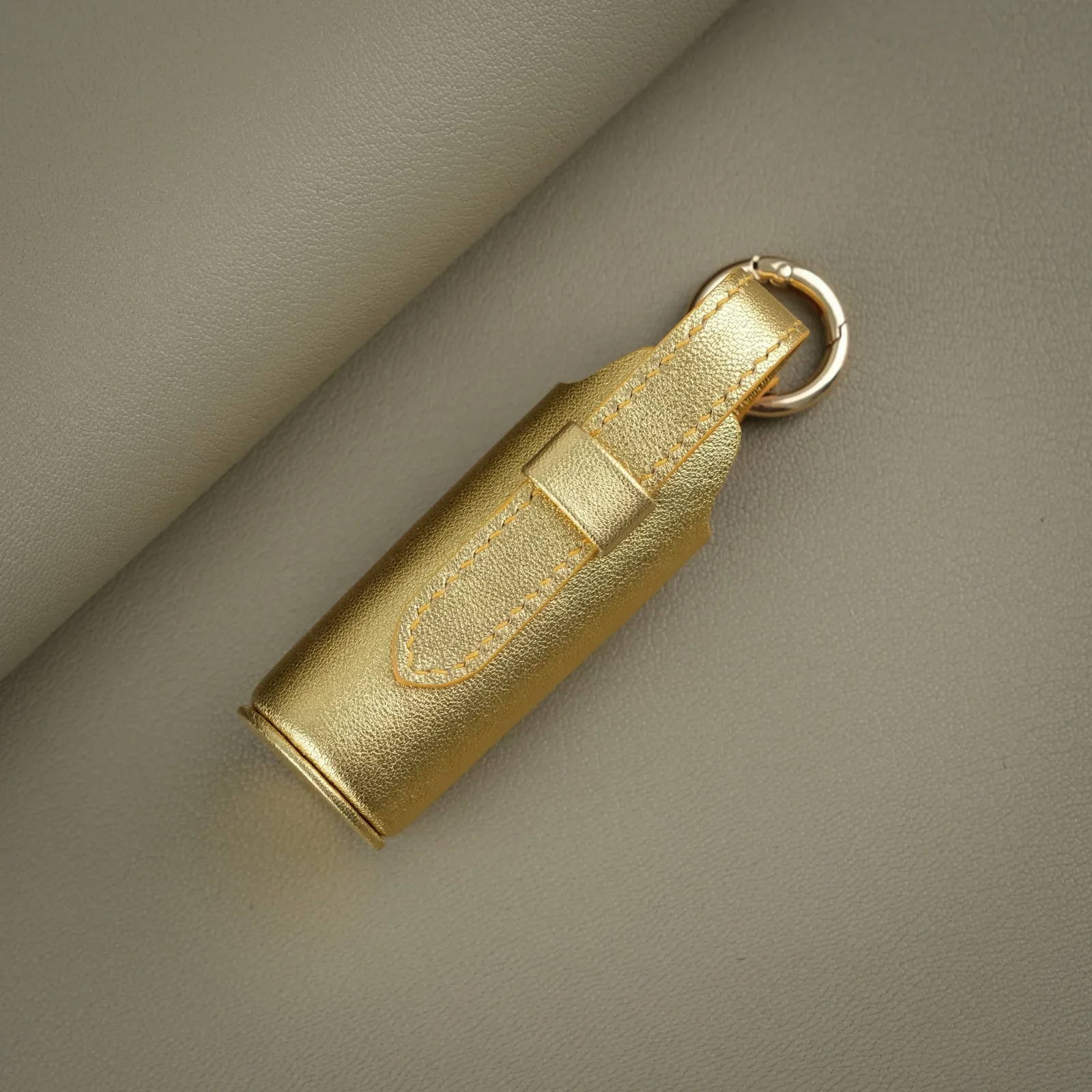 Ảnh Studio charm son - KOI Leather