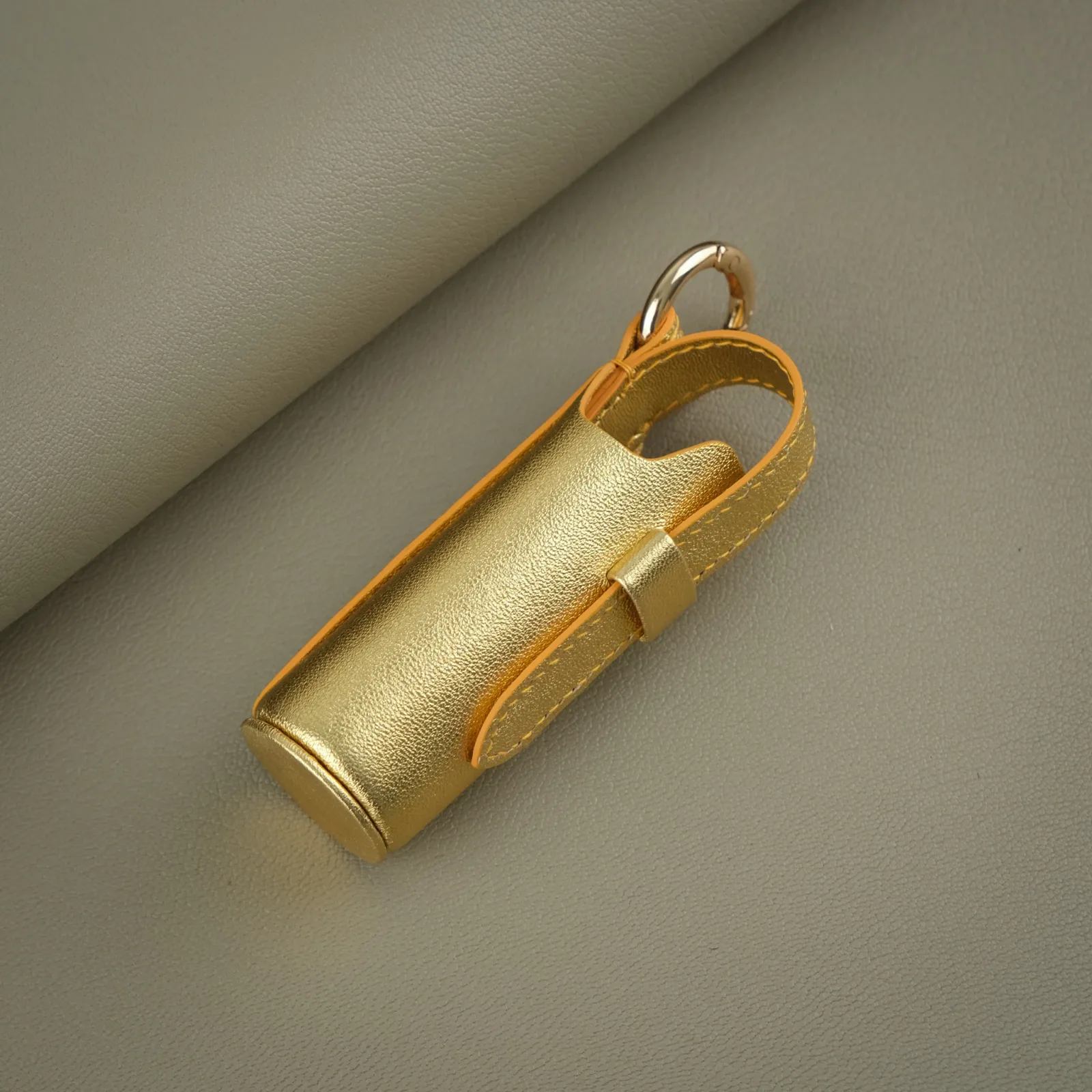 Ảnh Studio charm son - KOI Leather
