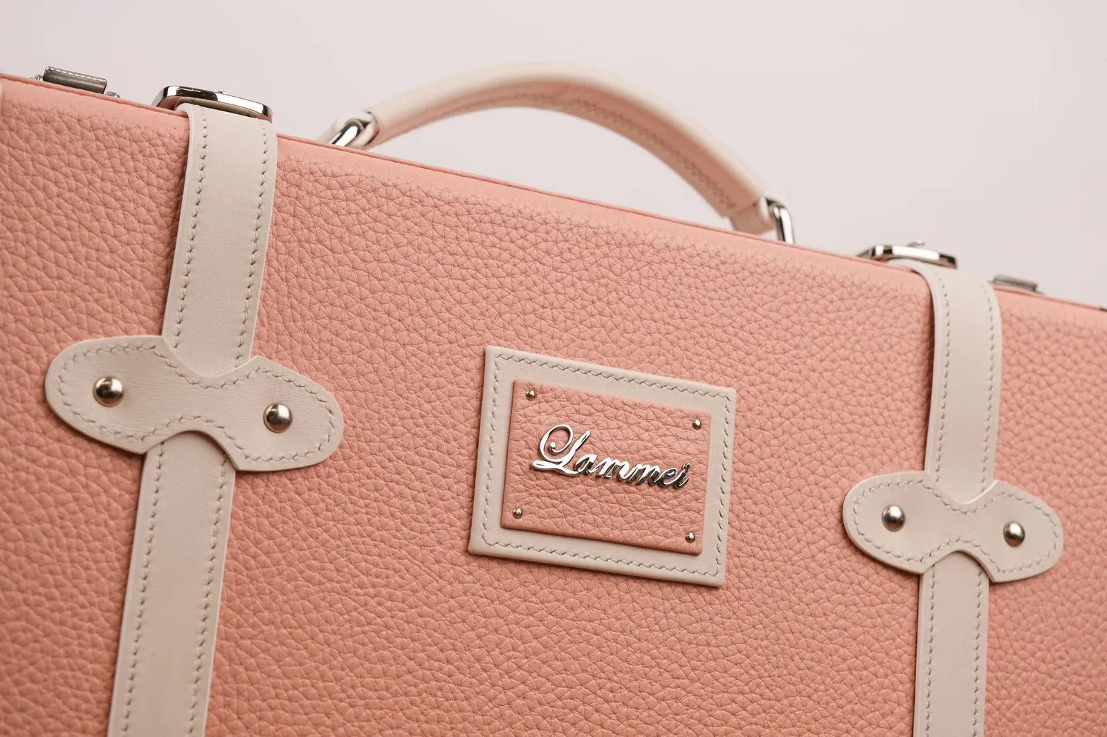 Ảnh Hộp da dáng vali cổ điển màu hồng phối kem - Koi Leather