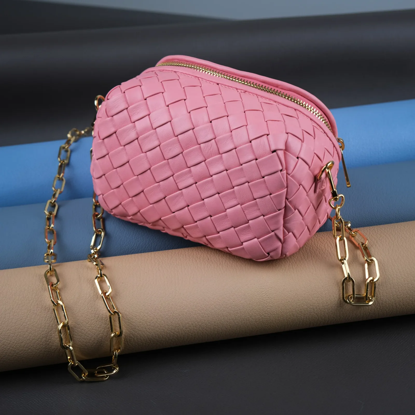 Ảnh Studio Túi Chub pink - KOI Leather
