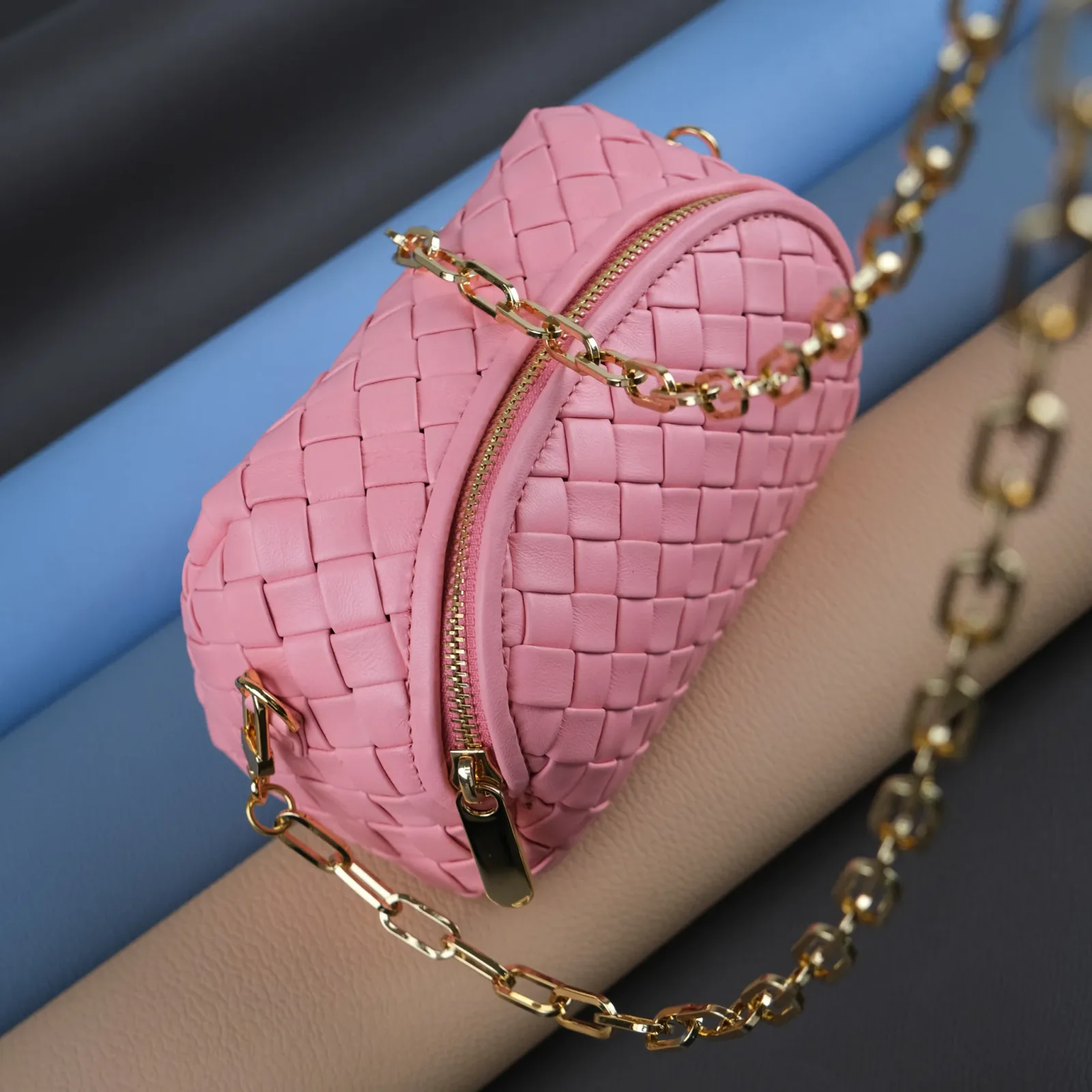 Ảnh Studio Túi Chub pink - KOI Leather