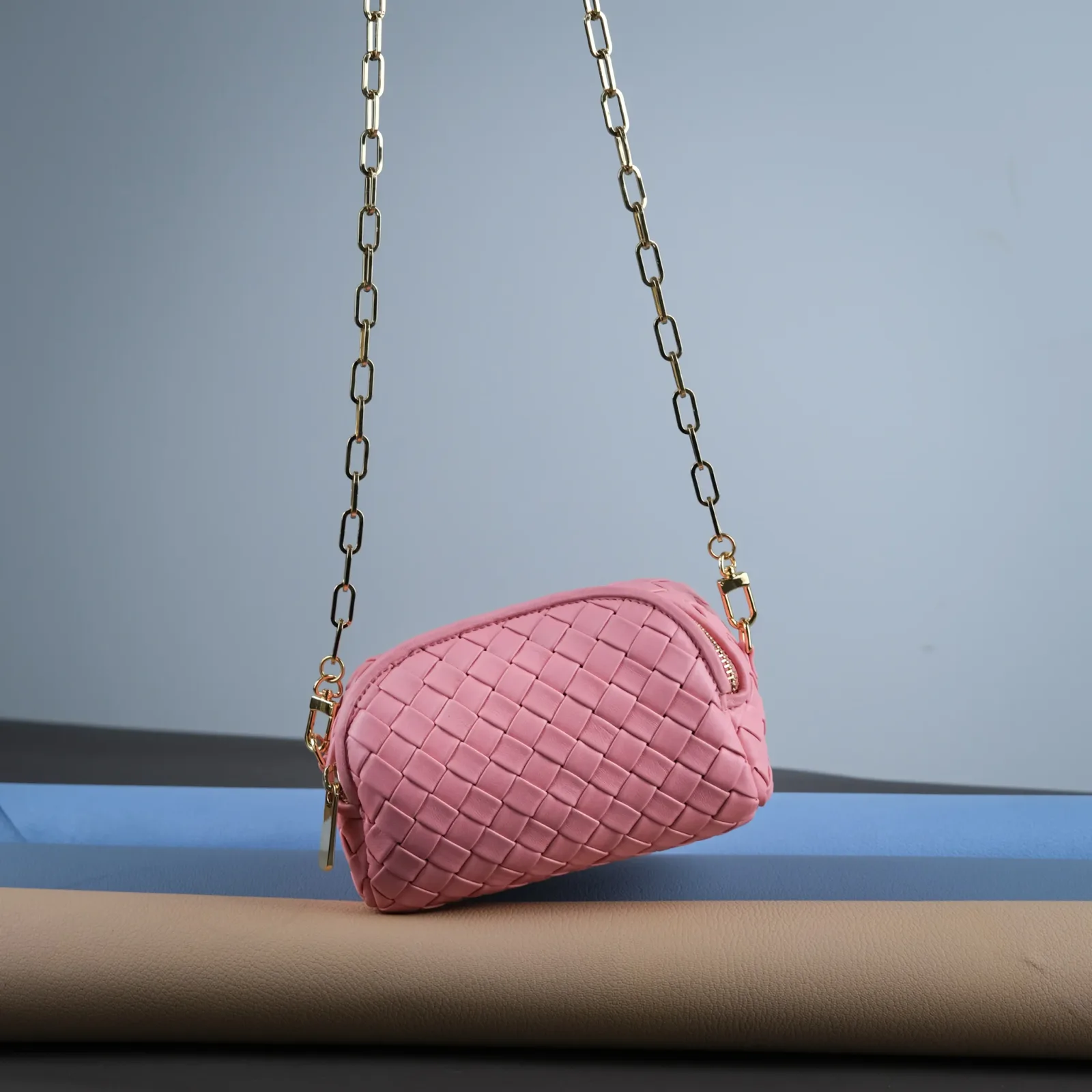Ảnh Studio Túi Chub pink - KOI Leather