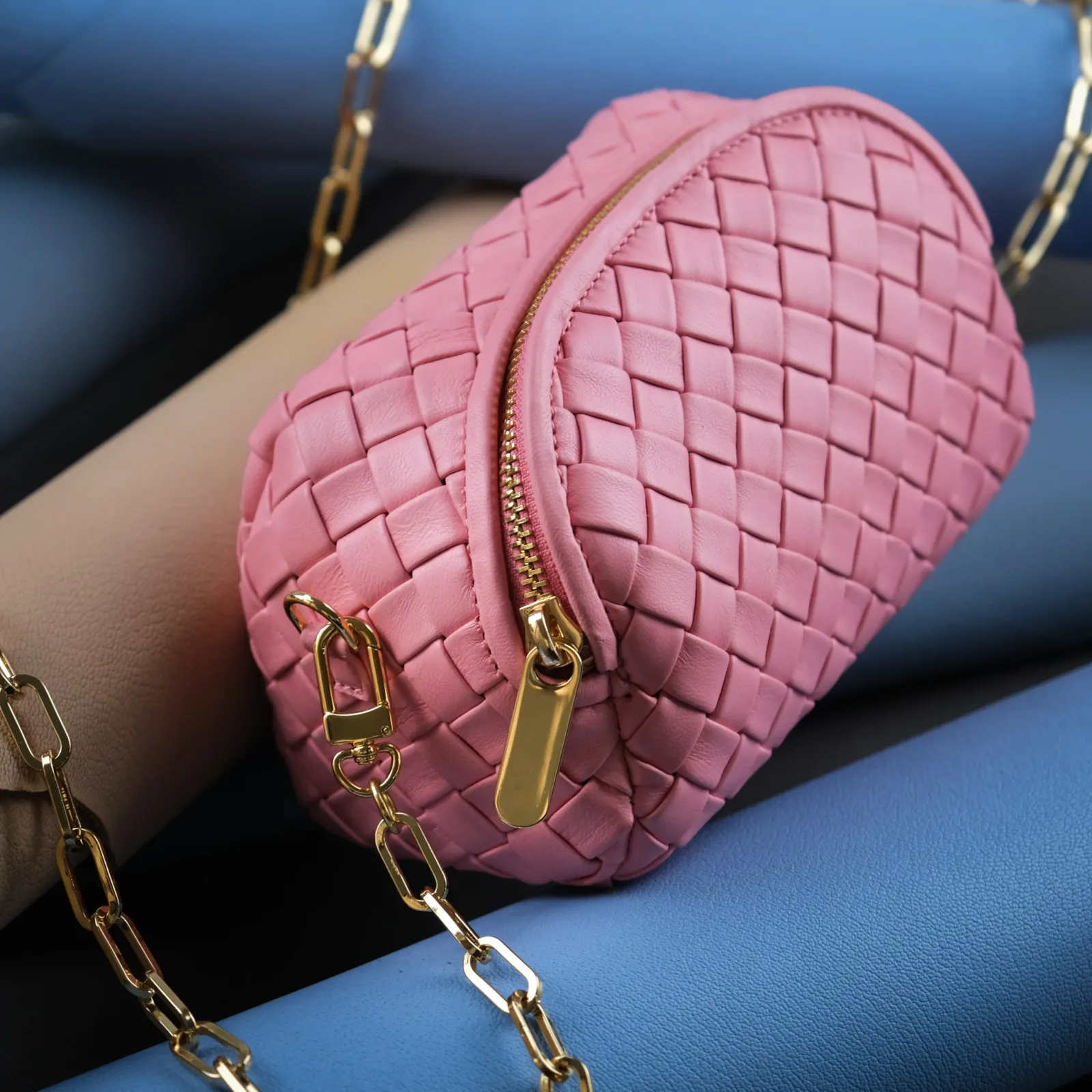 Ảnh Studio Túi Chub pink - KOI Leather
