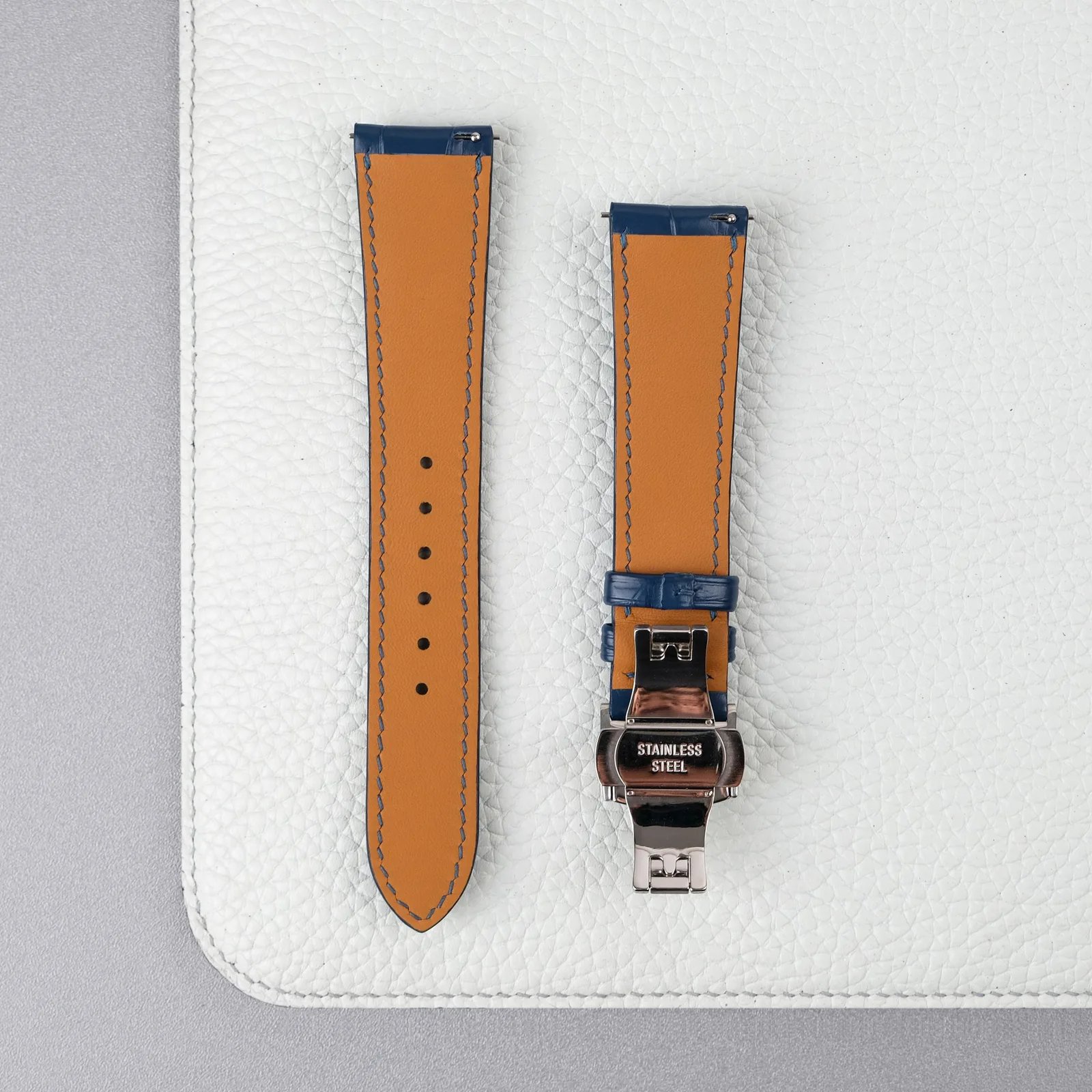 Ảnh Studio Dây đồng hồ da cá sấu màu xanh dương khóa bướm - Koi Leather