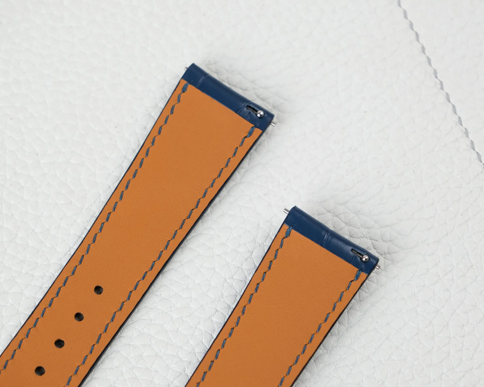 Ảnh Studio Dây đồng hồ da cá sấu màu xanh dương khóa bướm - Koi Leather