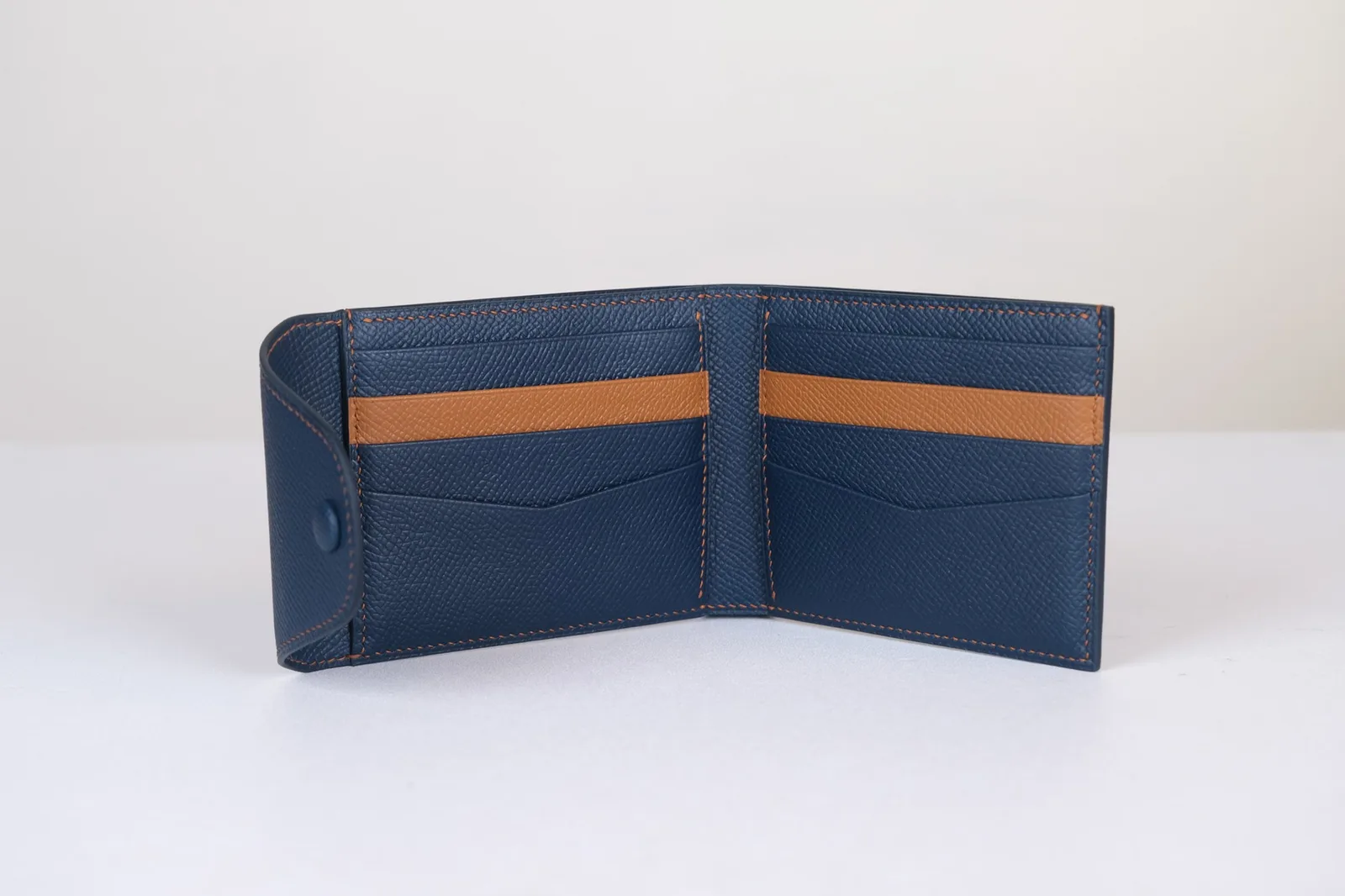 Ảnh Studio Ví gập da Epsom phối màu navy và nâu có quai bấm - Koi Leather