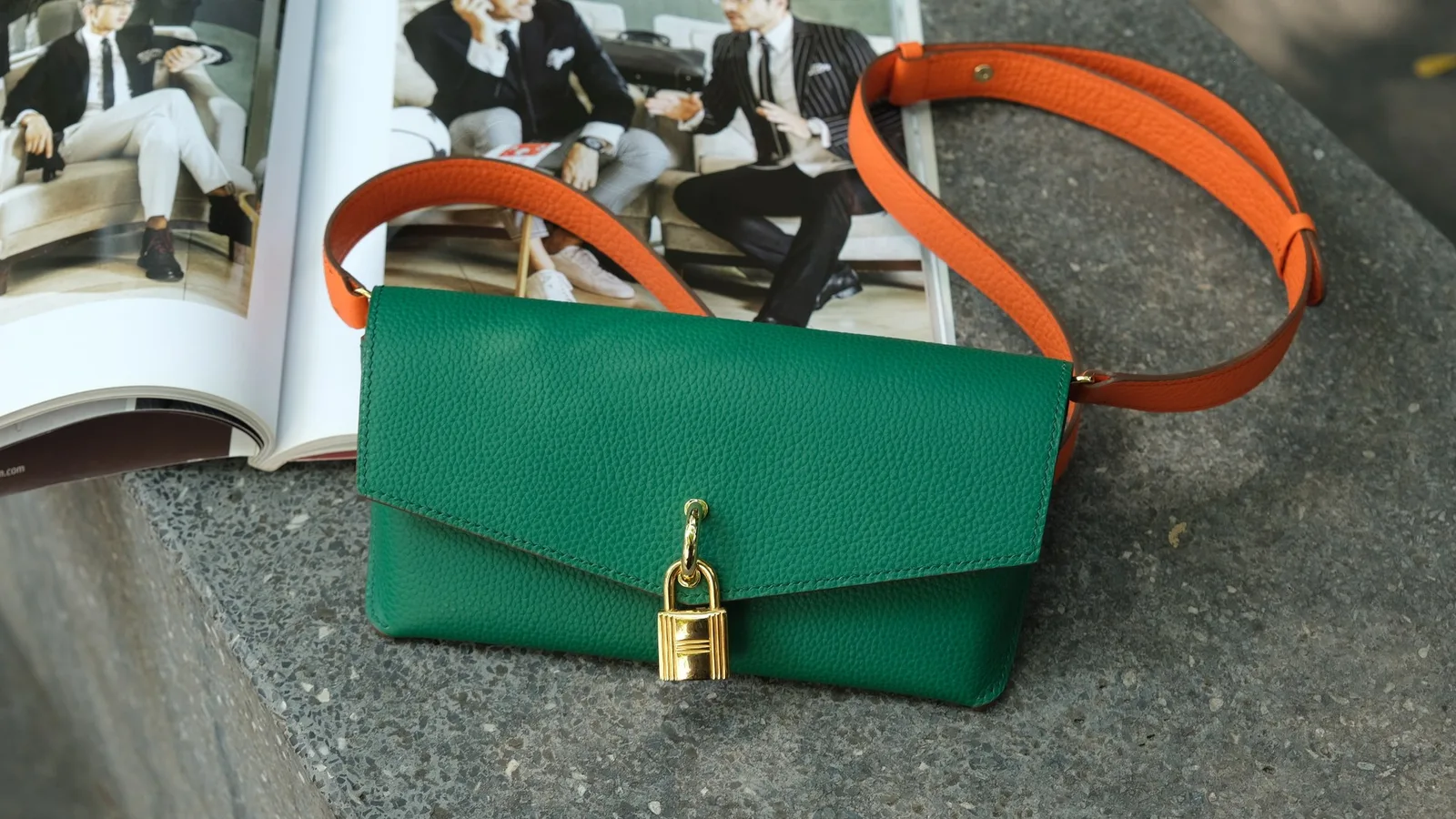 Ảnh Lifestyle Túi đeo hông da Togo xanh lá phối quai cam - Koi Leather