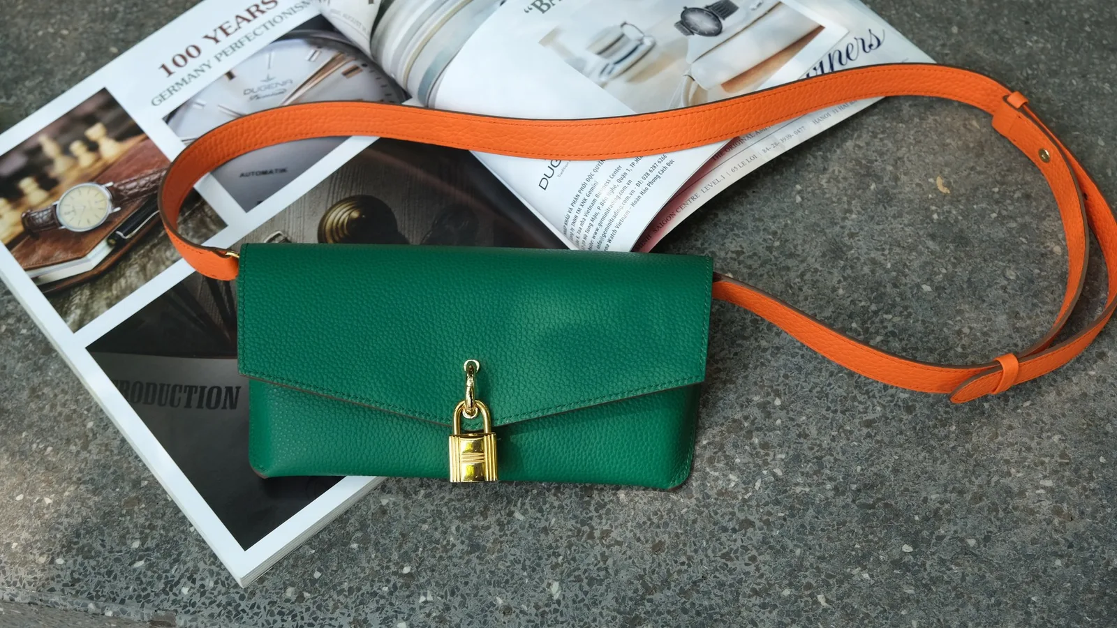 Ảnh Lifestyle Túi đeo hông da Togo xanh lá phối quai cam - Koi Leather