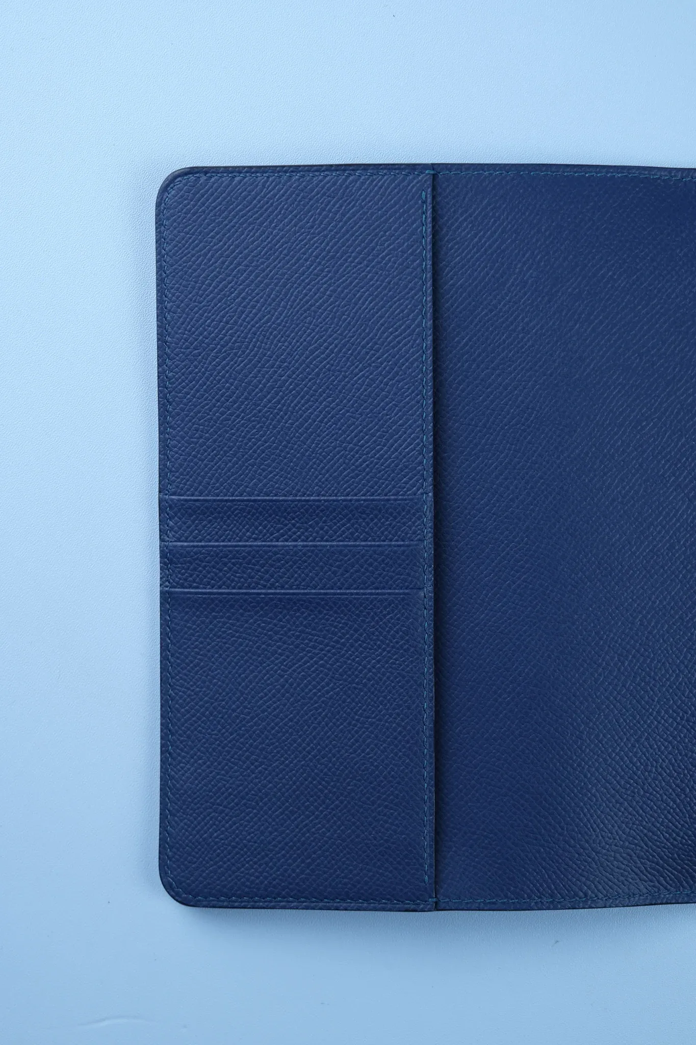 Ảnh Studio Sổ tay da epsom B6 - Koi Leather
