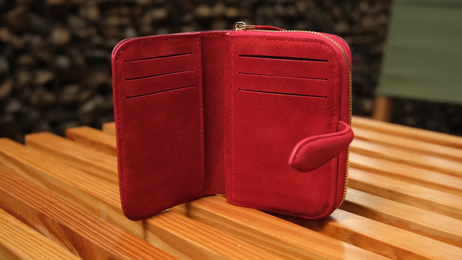 Ảnh Studio Ví gập nữ bằng da lộn phối sắc tím và đỏ có ngăn khoá kéo - Koi Leather