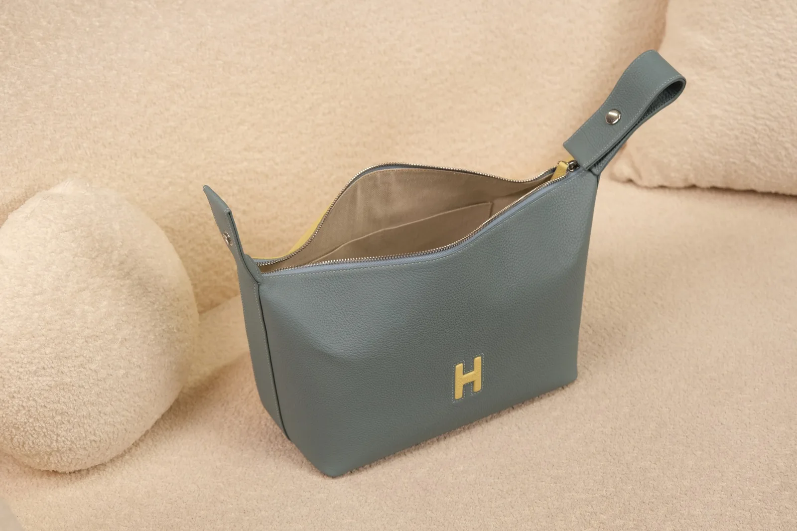 Ảnh Studio Túi xách tay da Togo phối hai màu quai bấm - Koi Leather