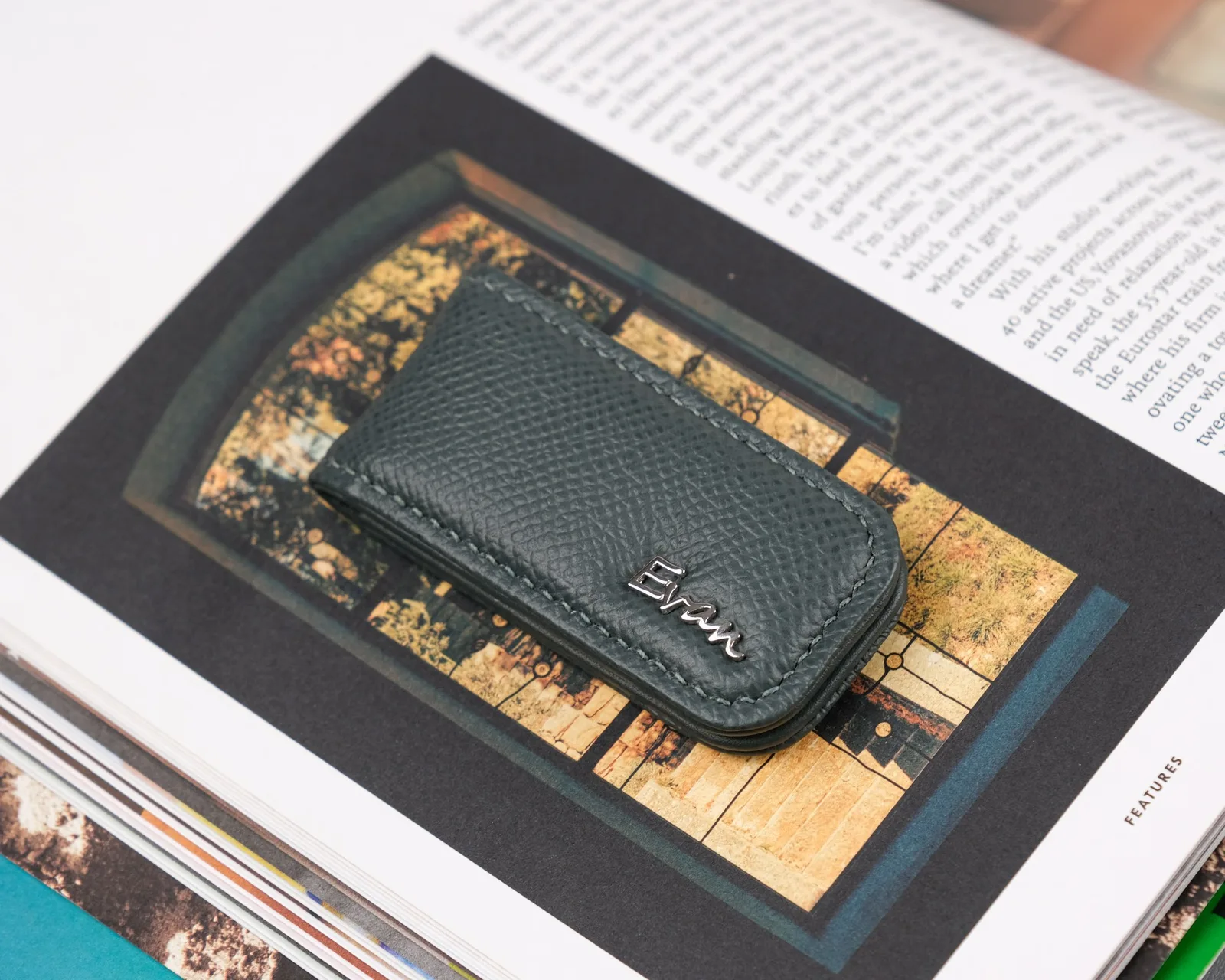Ảnh Studio Kẹp tiền nam châm da Epsom màu xám - Koi Leather