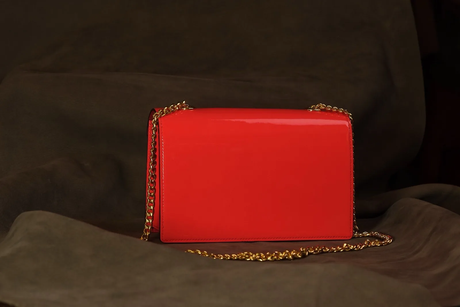 Ảnh Studio Túi Camellia Blooms da Patang đỏ quai xích - Koi Leather