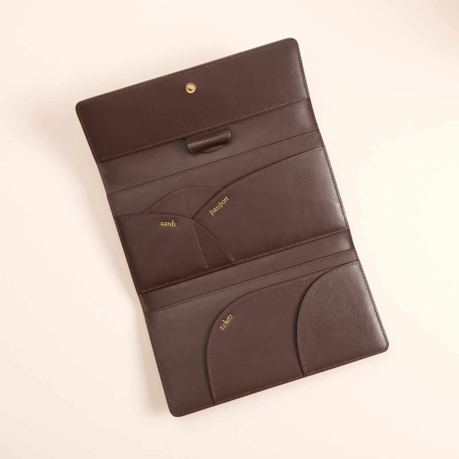 Ảnh Studio Ví dài du lịch da đà điểu màu xám taupe nắp gập - Koi Leather