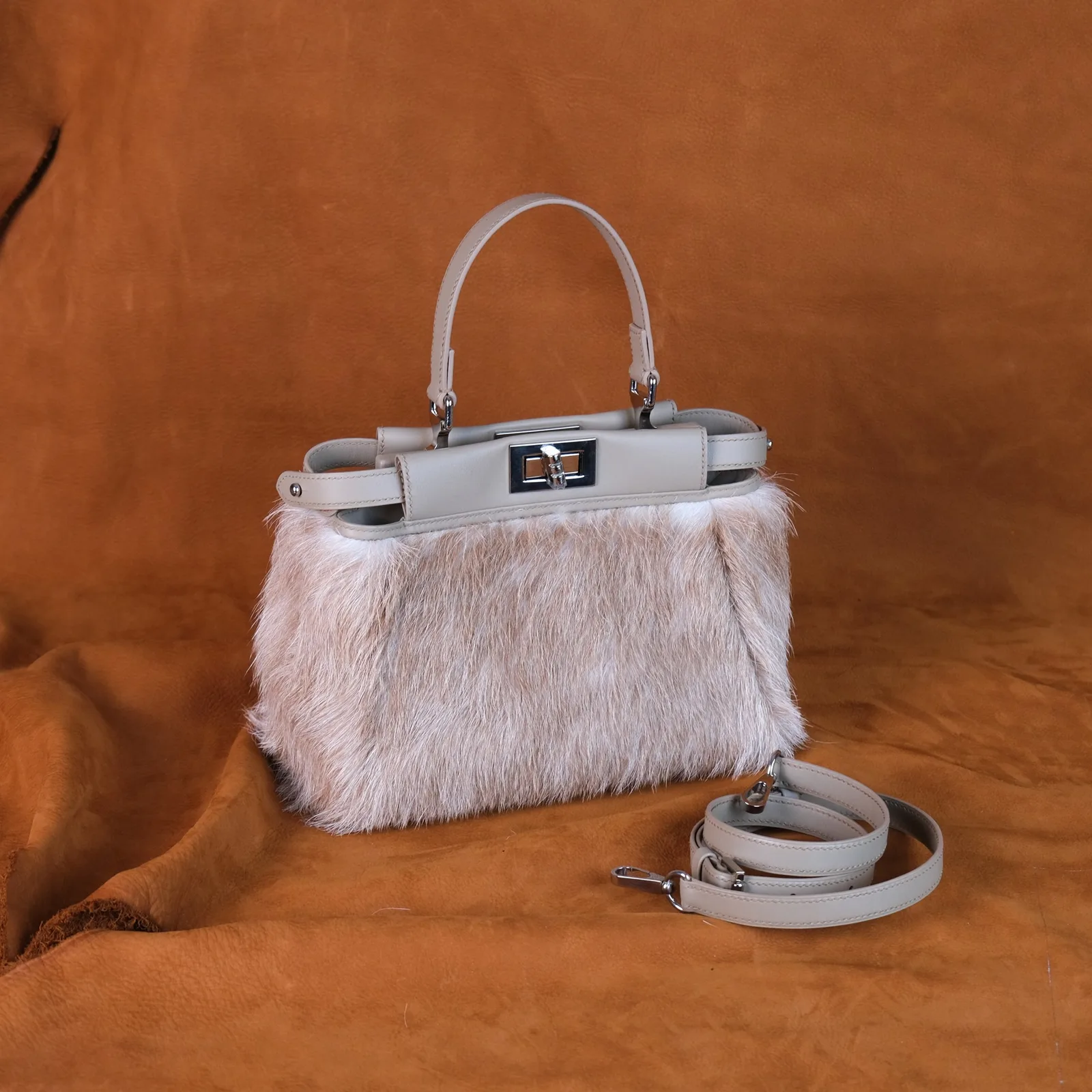 Ảnh Studio Túi xách tay da bò lông màu beige phối da trơn khoá xoay - Koi Leather