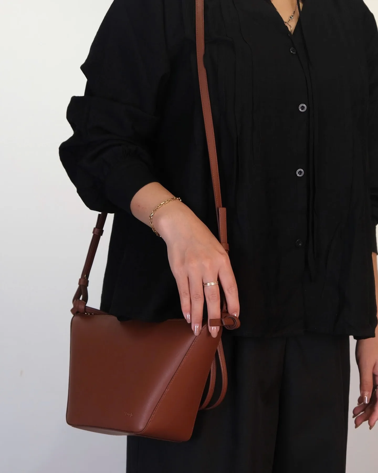 Ảnh Studio Túi hobo da bò màu nâu vàng quai thắt nút - Da bê Swift - Size 28x17x9.5cm - Koi Leather