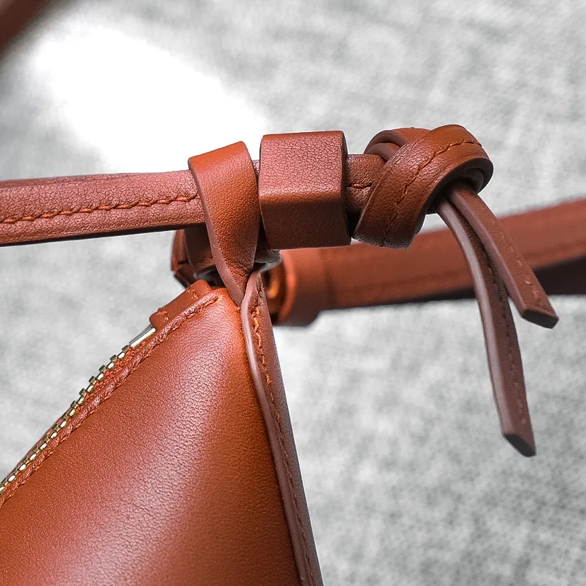 Ảnh Studio Túi hobo da bò màu nâu vàng quai thắt nút - Da bê Swift - Size 28x17x9.5cm - Koi Leather