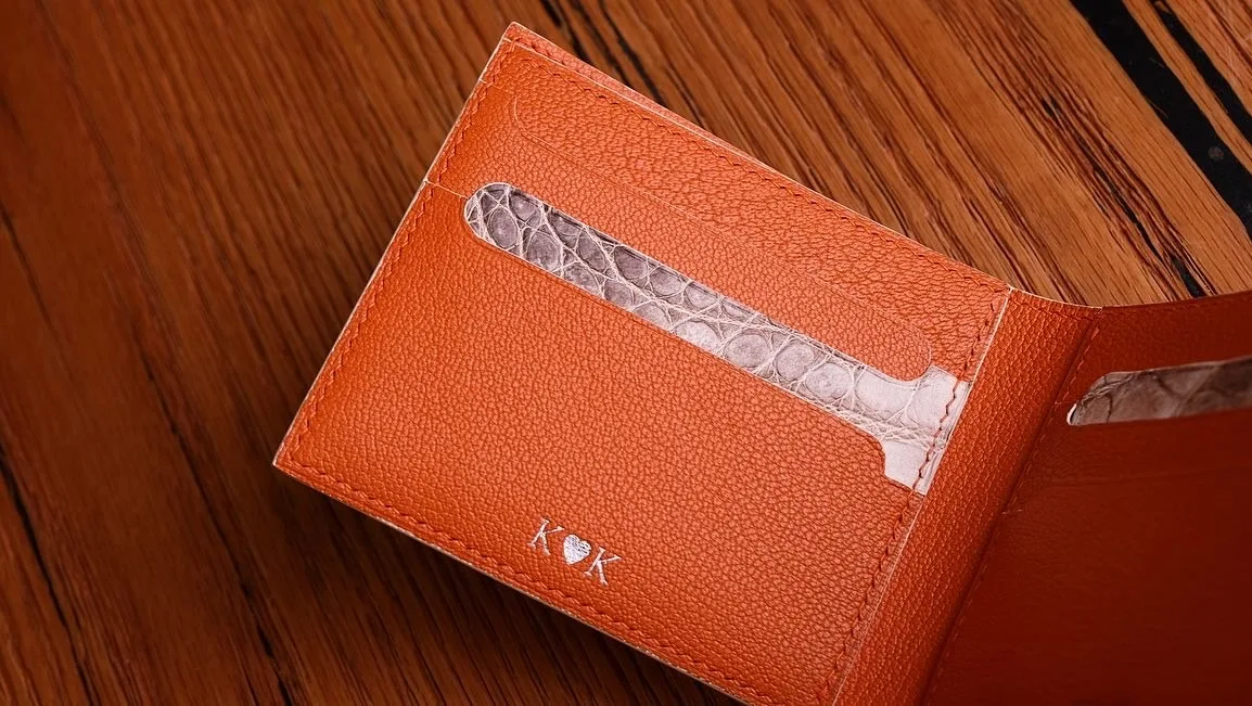 Ảnh Ví gập đôi da cá sấu Himalaya phối da dê màu cam - Koi Leather