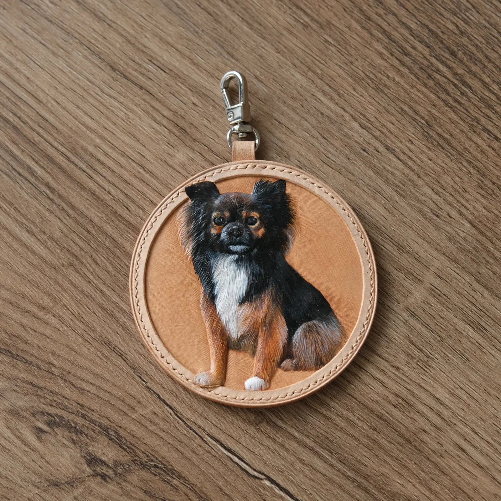 Ảnh Studio Charm Chạm khắc chó con - Koi Leather