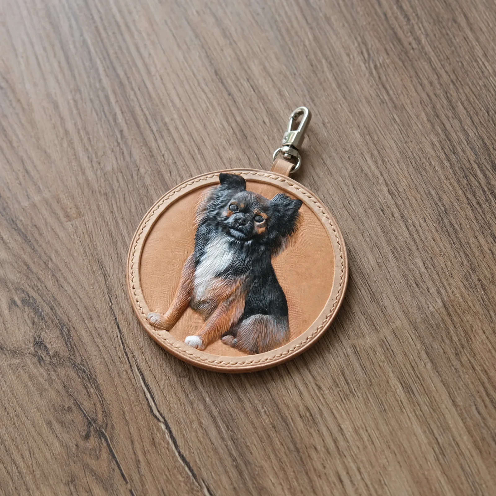 Ảnh Studio Charm Chạm khắc chó con - Koi Leather
