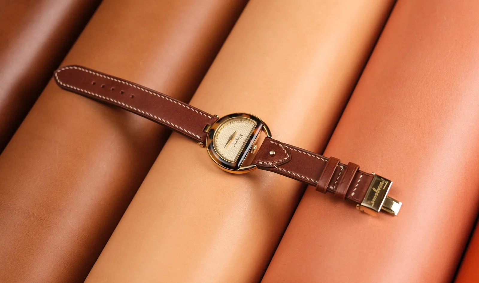 Ảnh Studio Dây da đồng hồ cho Ferragamo màu nâu - Koi Leather