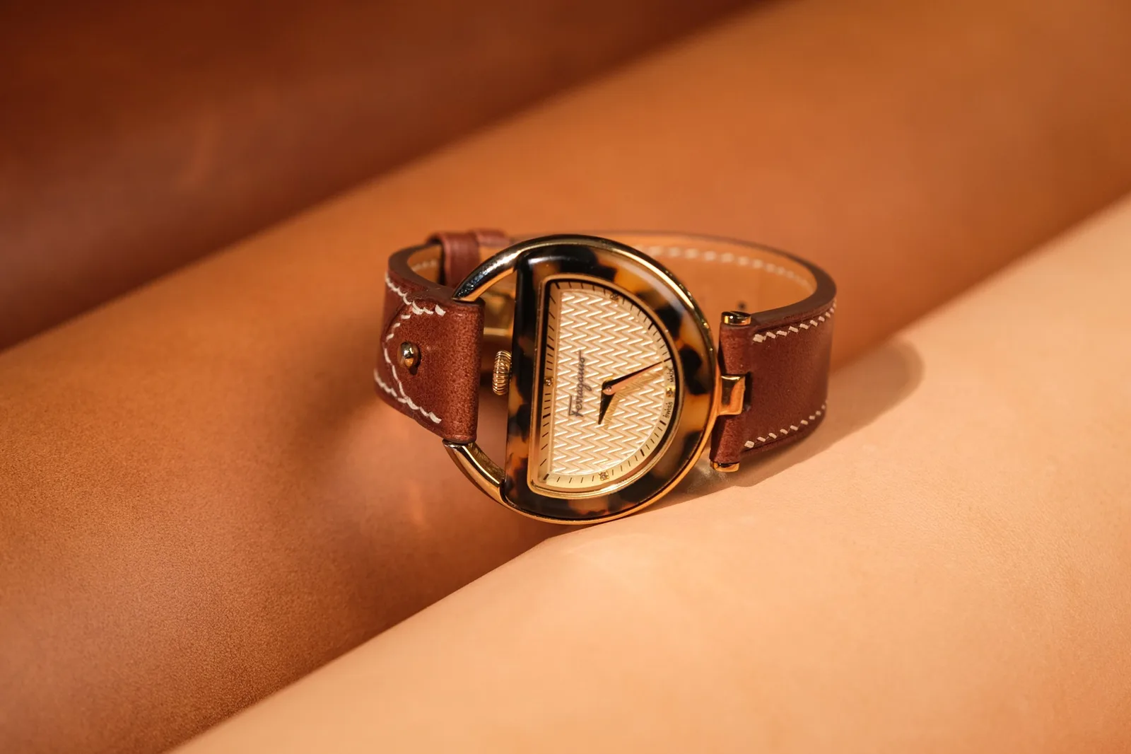 Ảnh Studio Dây da đồng hồ cho Ferragamo màu nâu - Koi Leather