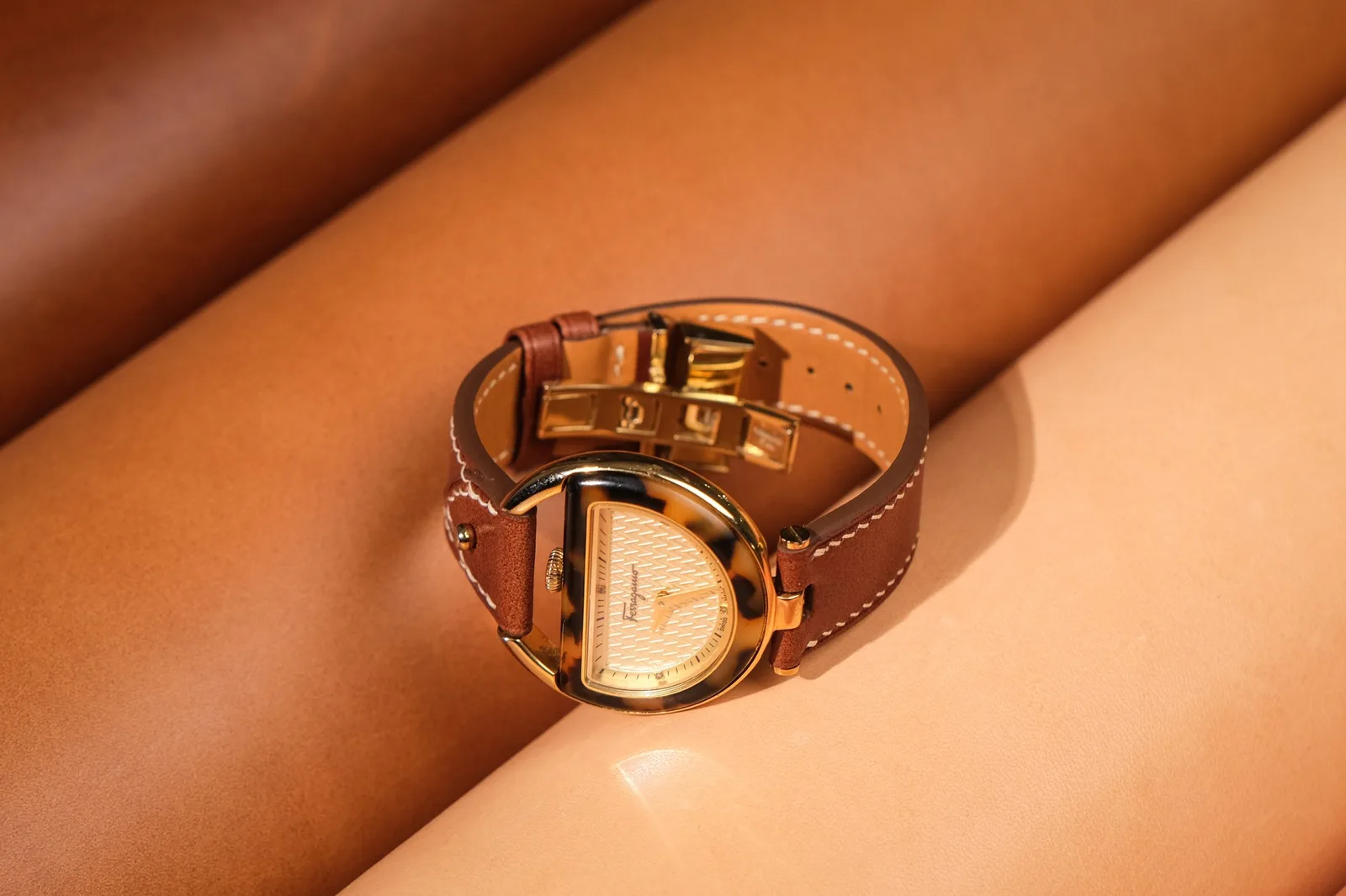 Ảnh Studio Dây da đồng hồ cho Ferragamo màu nâu - Koi Leather