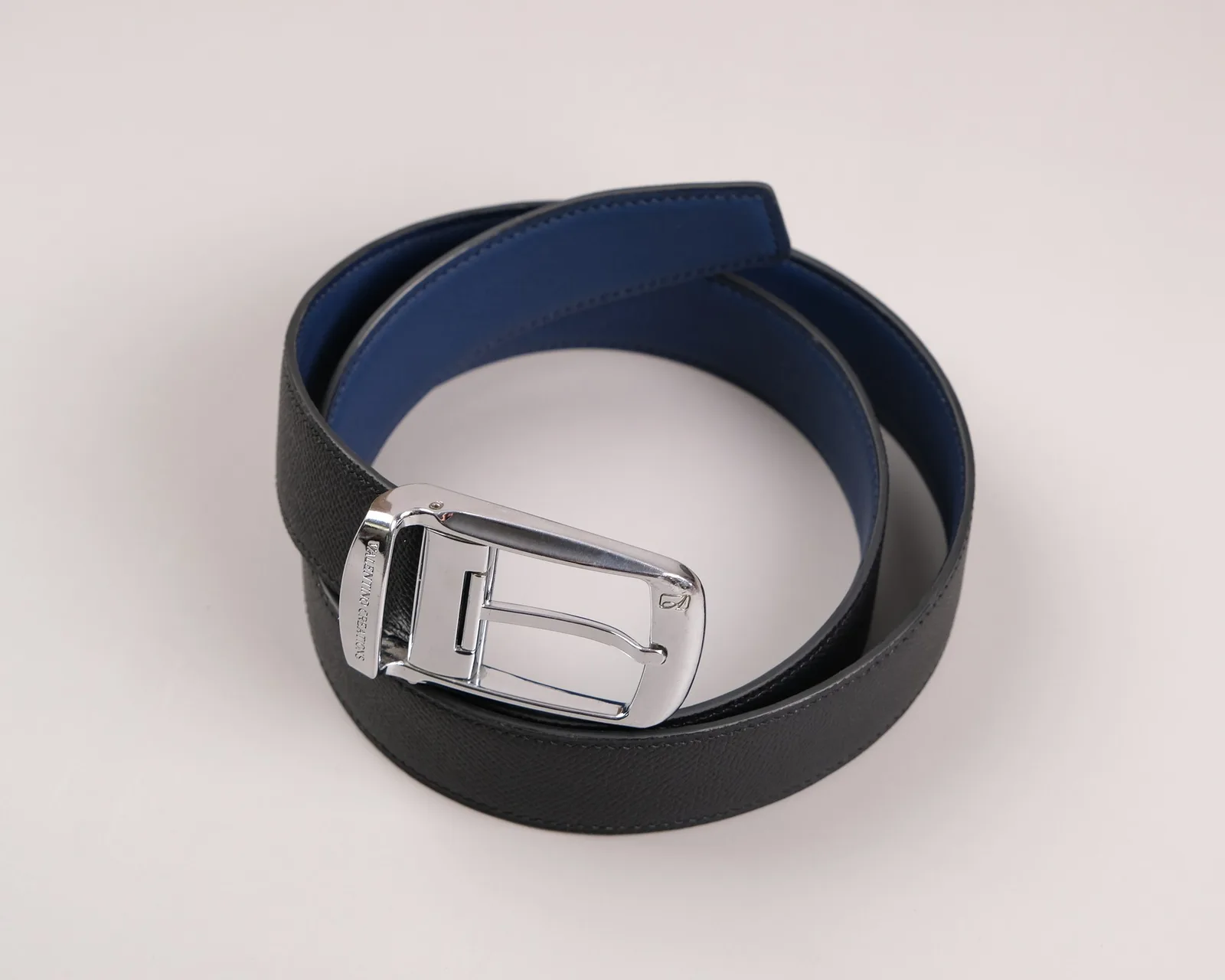 Ảnh Studio Dây thắt lưng da Epsom đen lót da xanh navy - Koi Leather