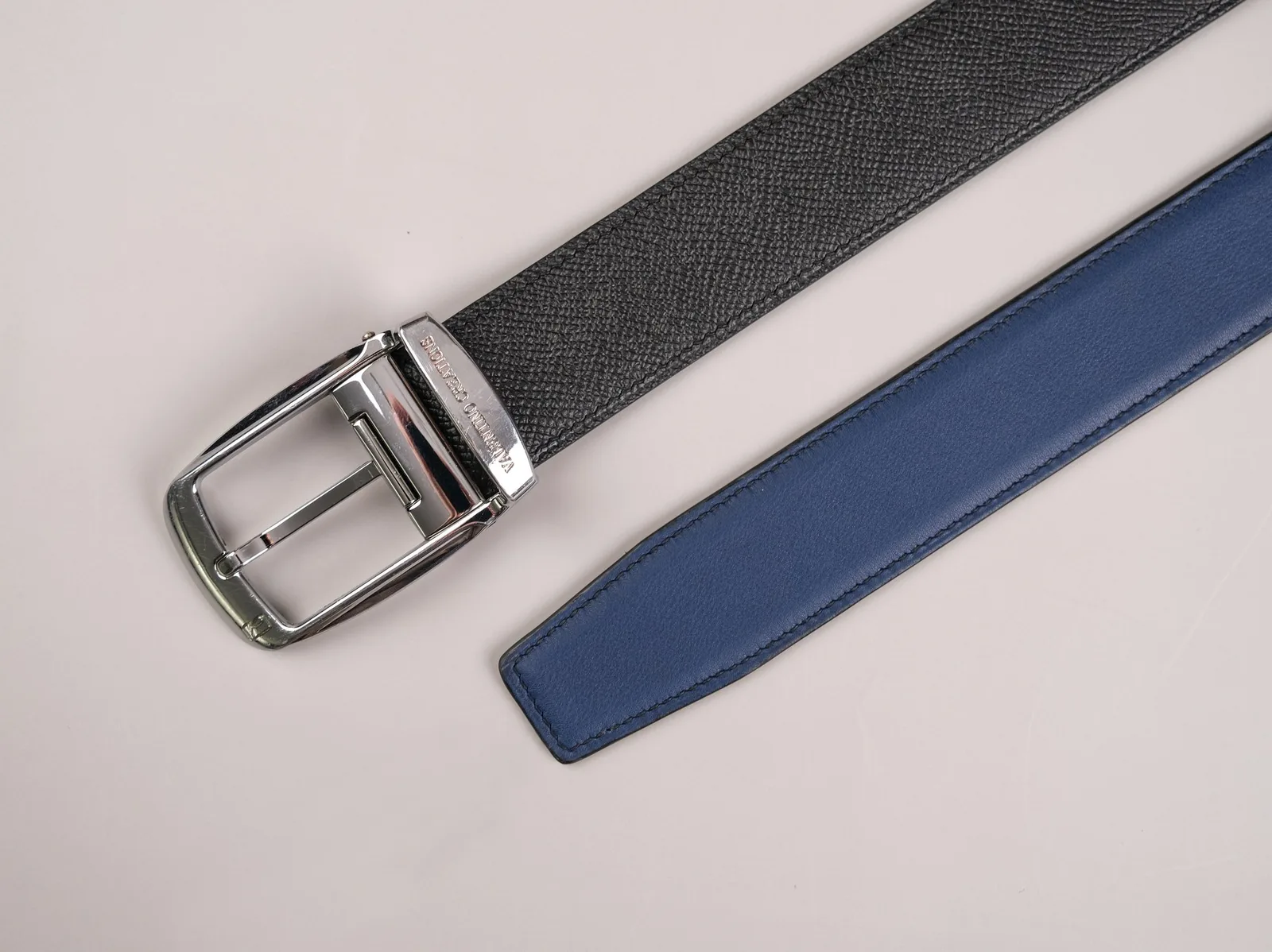 Ảnh Studio Dây thắt lưng da Epsom đen lót da xanh navy - Koi Leather