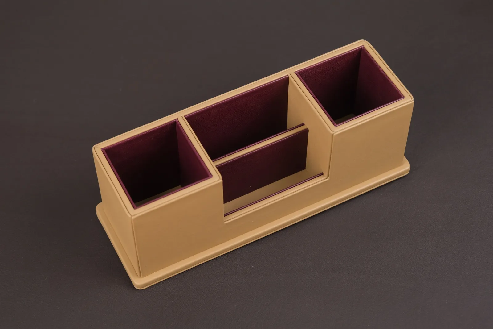 Ảnh Studio Hộp cắm bút để bàn bọc da phối khay danh thiếp - Koi Leather