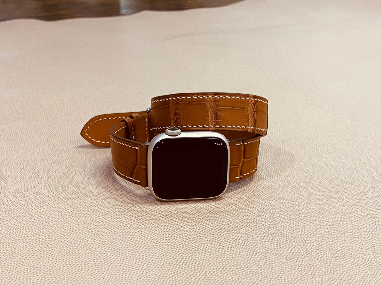 Ảnh Studio Dây đồng hồ Apple Watch Double Tour da bò Togo và da cá sấu - Koi Leather