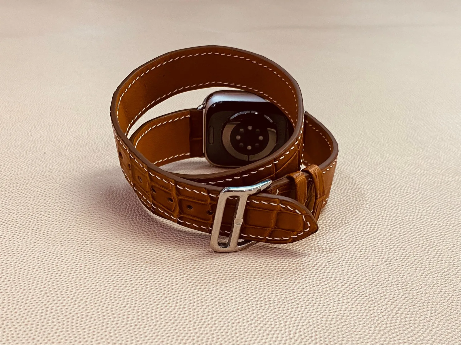 Ảnh Studio Dây đồng hồ Apple Watch Double Tour da bò Togo và da cá sấu - Koi Leather