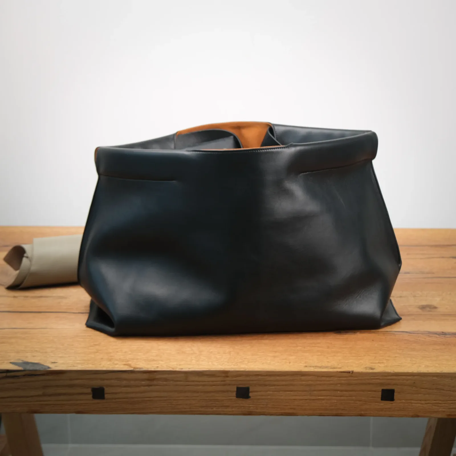Ảnh Studio Túi tote - KOI Leather