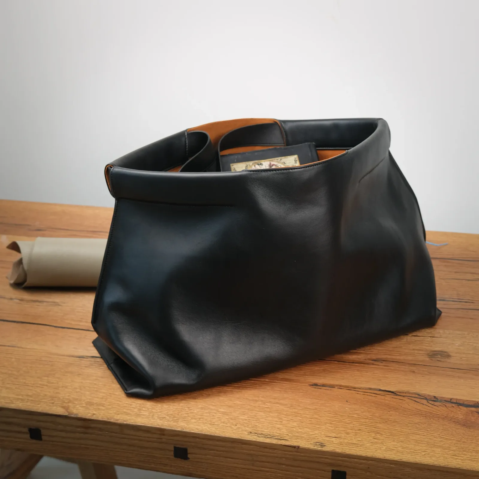 Ảnh Studio Túi tote - KOI Leather