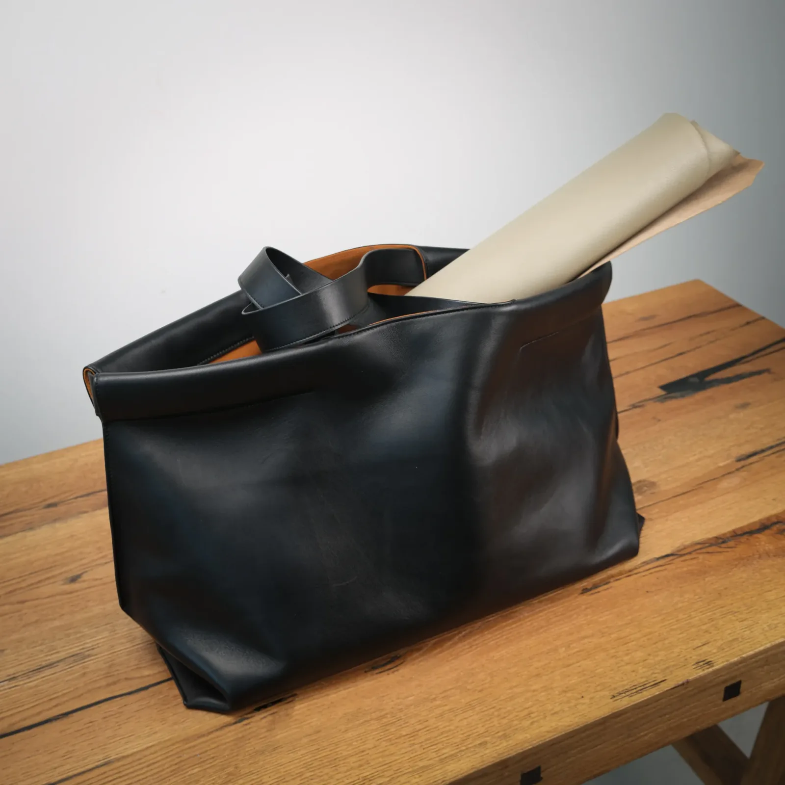 Ảnh Studio Túi tote - KOI Leather