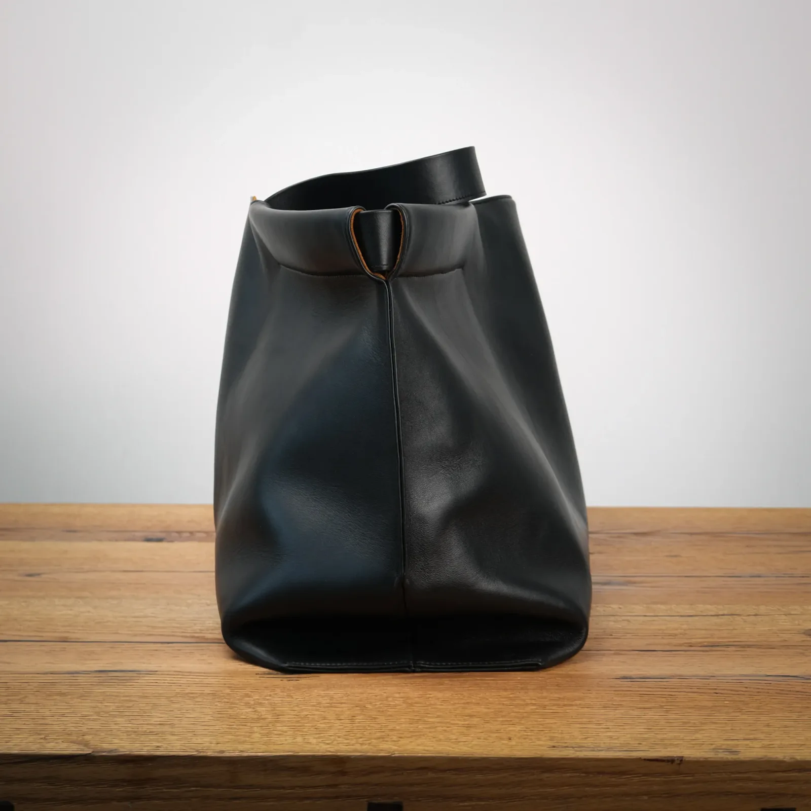 Ảnh Studio Túi tote - KOI Leather