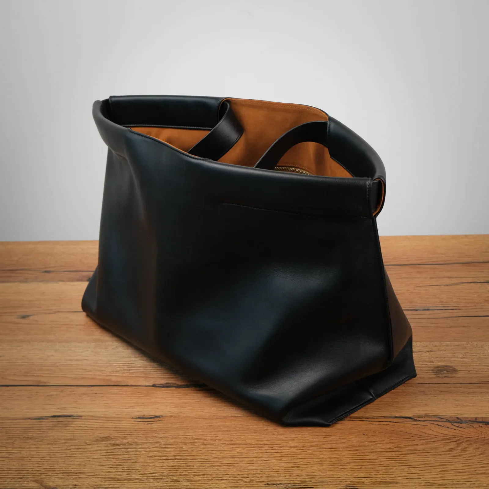 Ảnh Studio Túi tote - KOI Leather