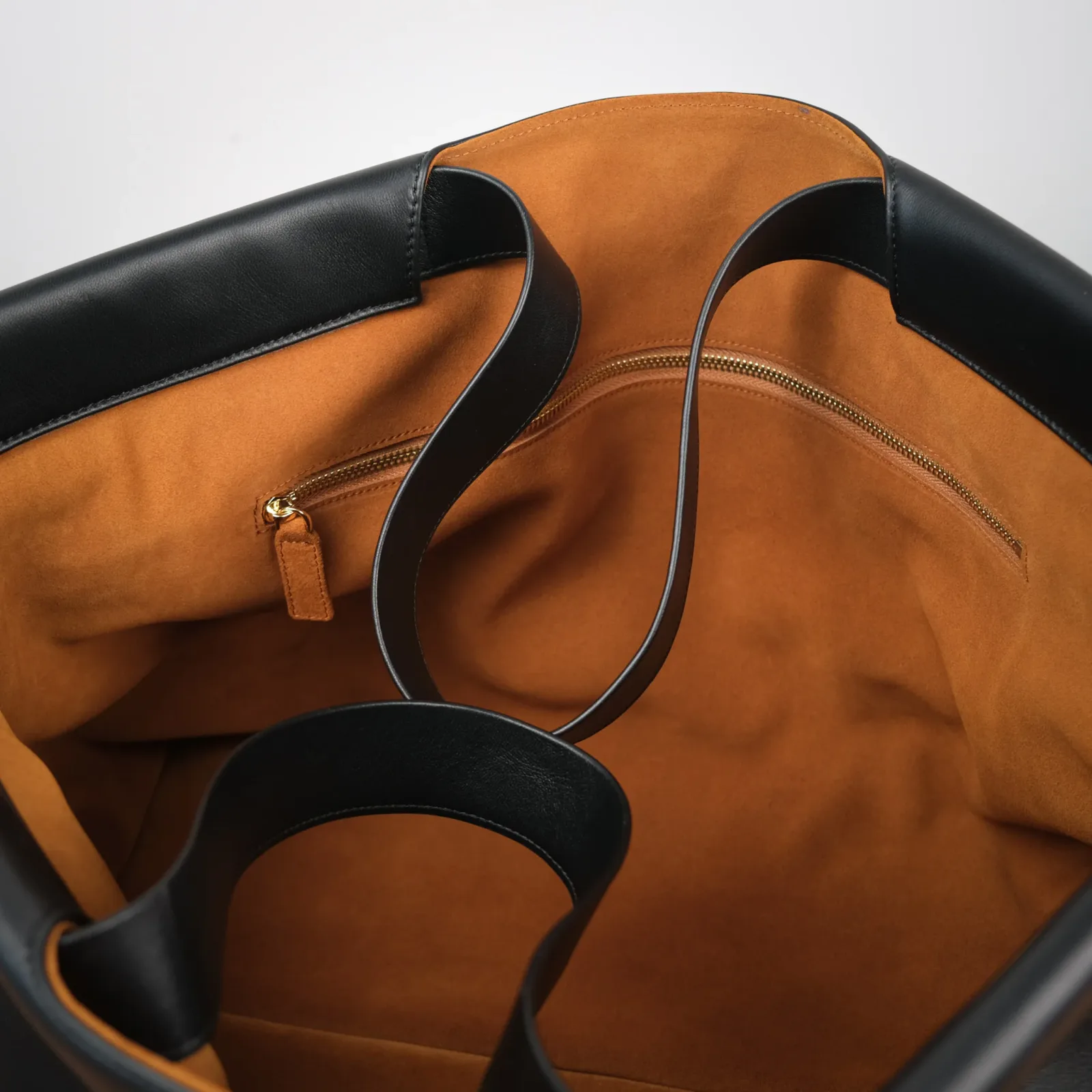 Ảnh Studio Túi tote - KOI Leather