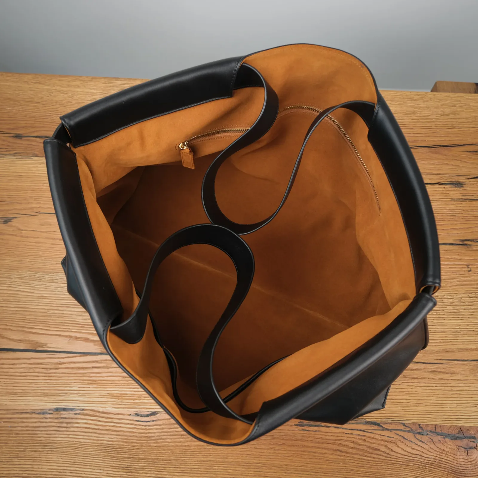 Ảnh Studio Túi tote - KOI Leather