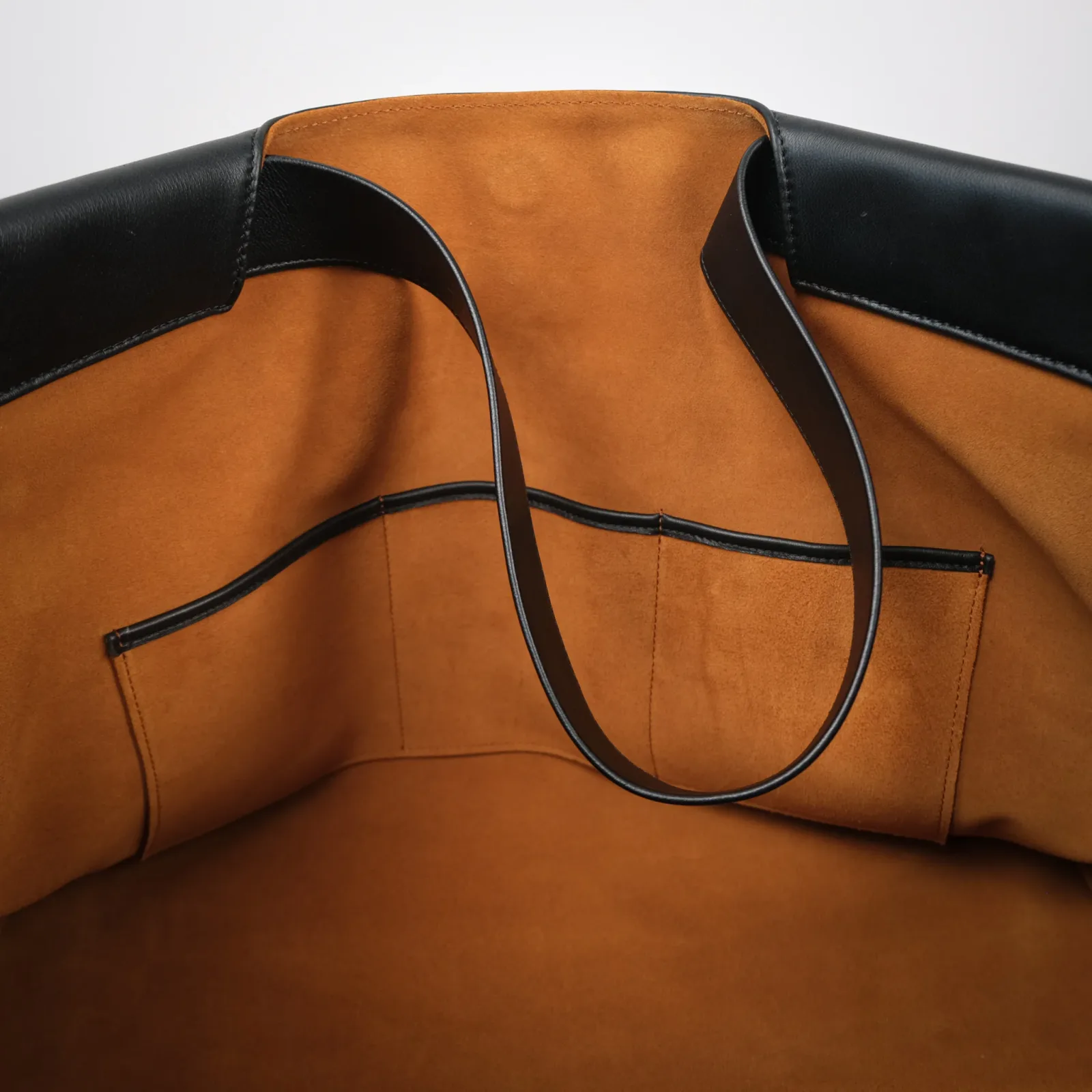 Ảnh Studio Túi tote - KOI Leather