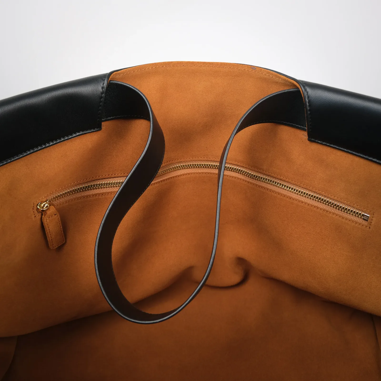 Ảnh Studio Túi tote - KOI Leather